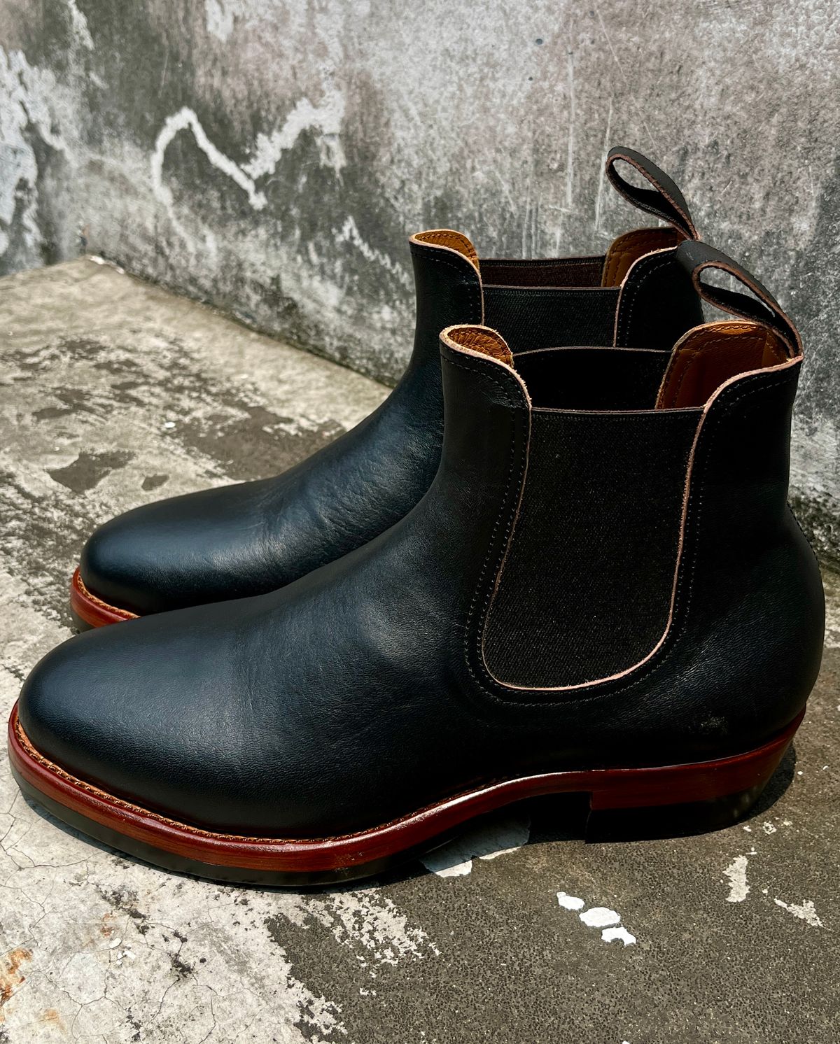 Photo by ArySaputra on October 4, 2025 of the Briselblack The Seventh Chelsea Boot in Shinki Black Teacore Horsebutt.