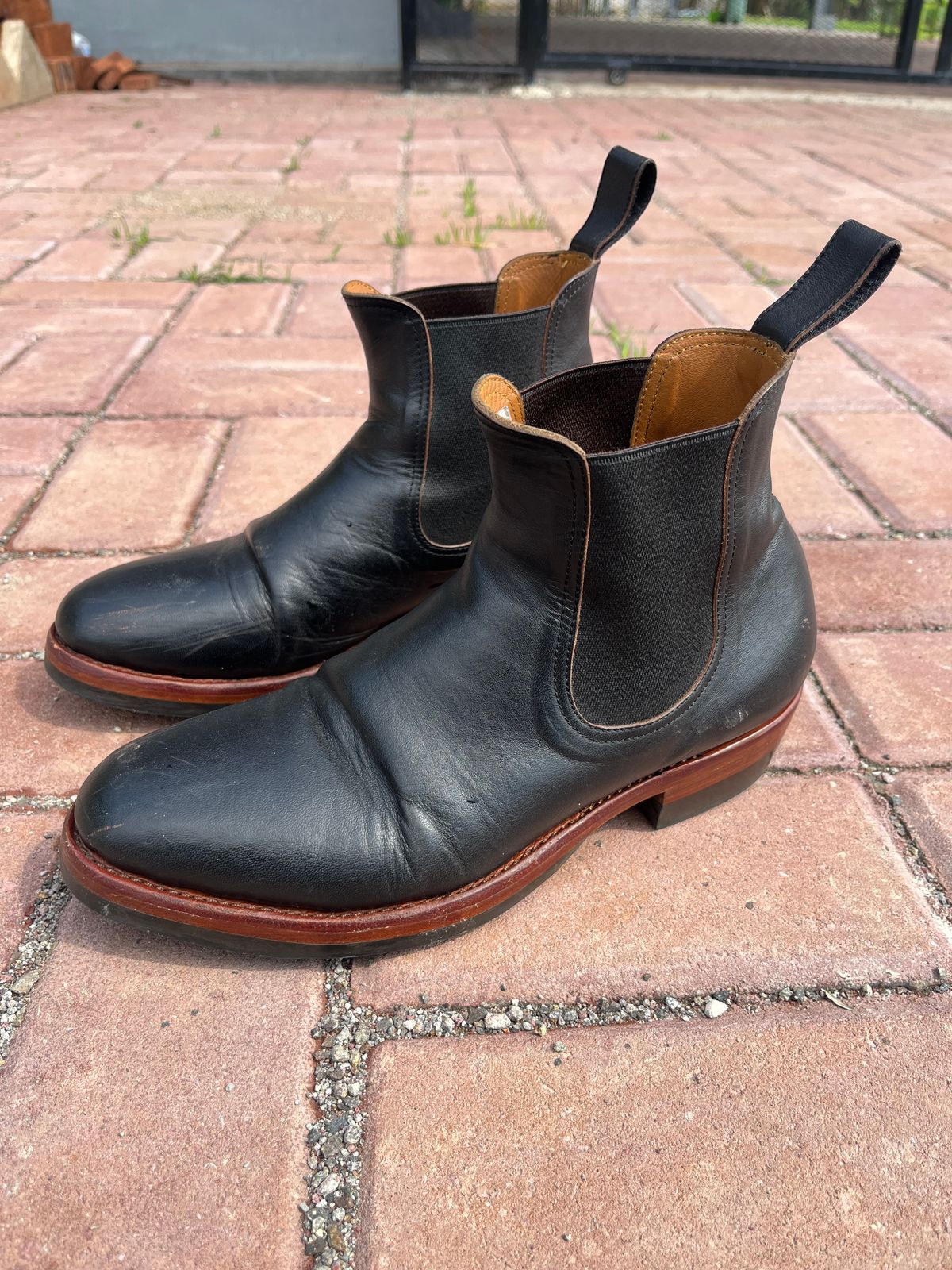 Photo by ArySaputra on December 6, 2025 of the Briselblack The Seventh Chelsea Boot in Shinki Black Teacore Horsebutt.