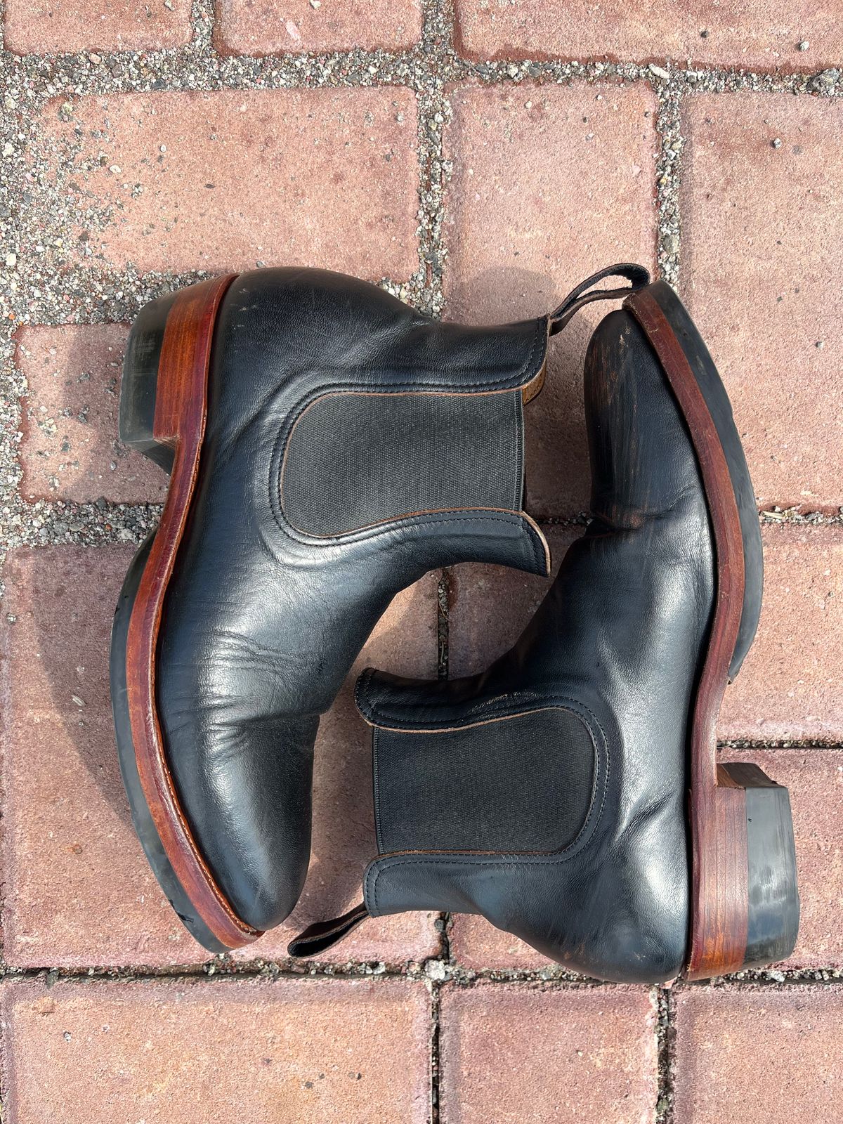 Photo by ArySaputra on December 6, 2025 of the Briselblack The Seventh Chelsea Boot in Shinki Black Teacore Horsebutt.