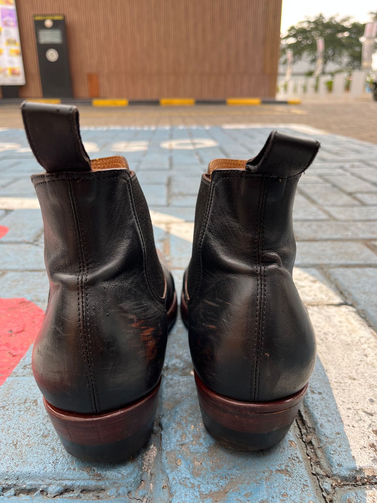Photo by ArySaputra on February 1, 2026 of the Briselblack The Seventh Chelsea Boot in Shinki Black Teacore Horsebutt.