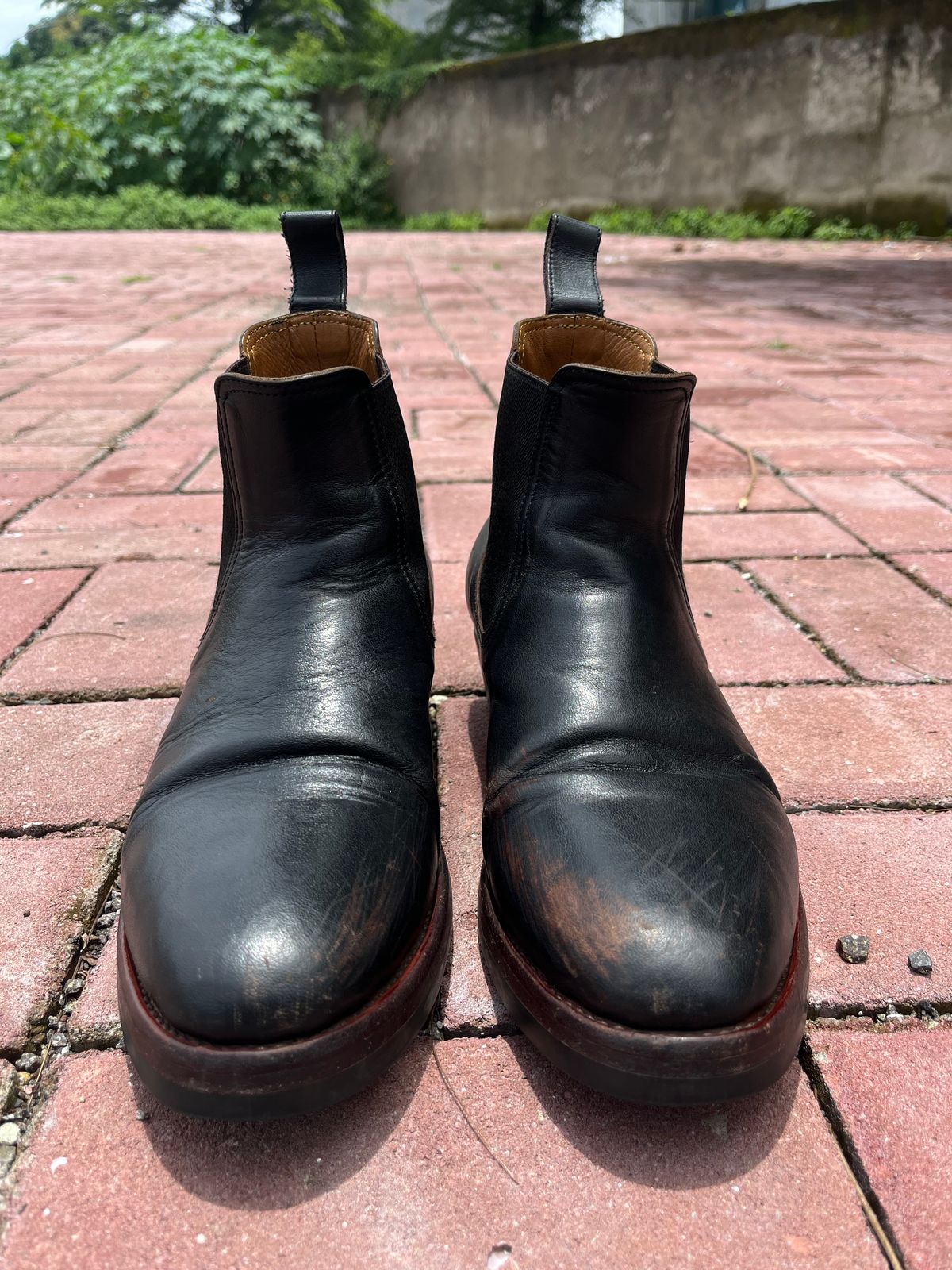 Photo by ArySaputra on March 3, 2026 of the Briselblack The Seventh Chelsea Boot in Shinki Black Teacore Horsebutt.