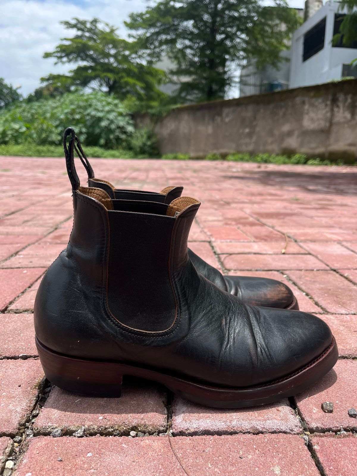 Photo by ArySaputra on March 3, 2026 of the Briselblack The Seventh Chelsea Boot in Shinki Black Teacore Horsebutt.