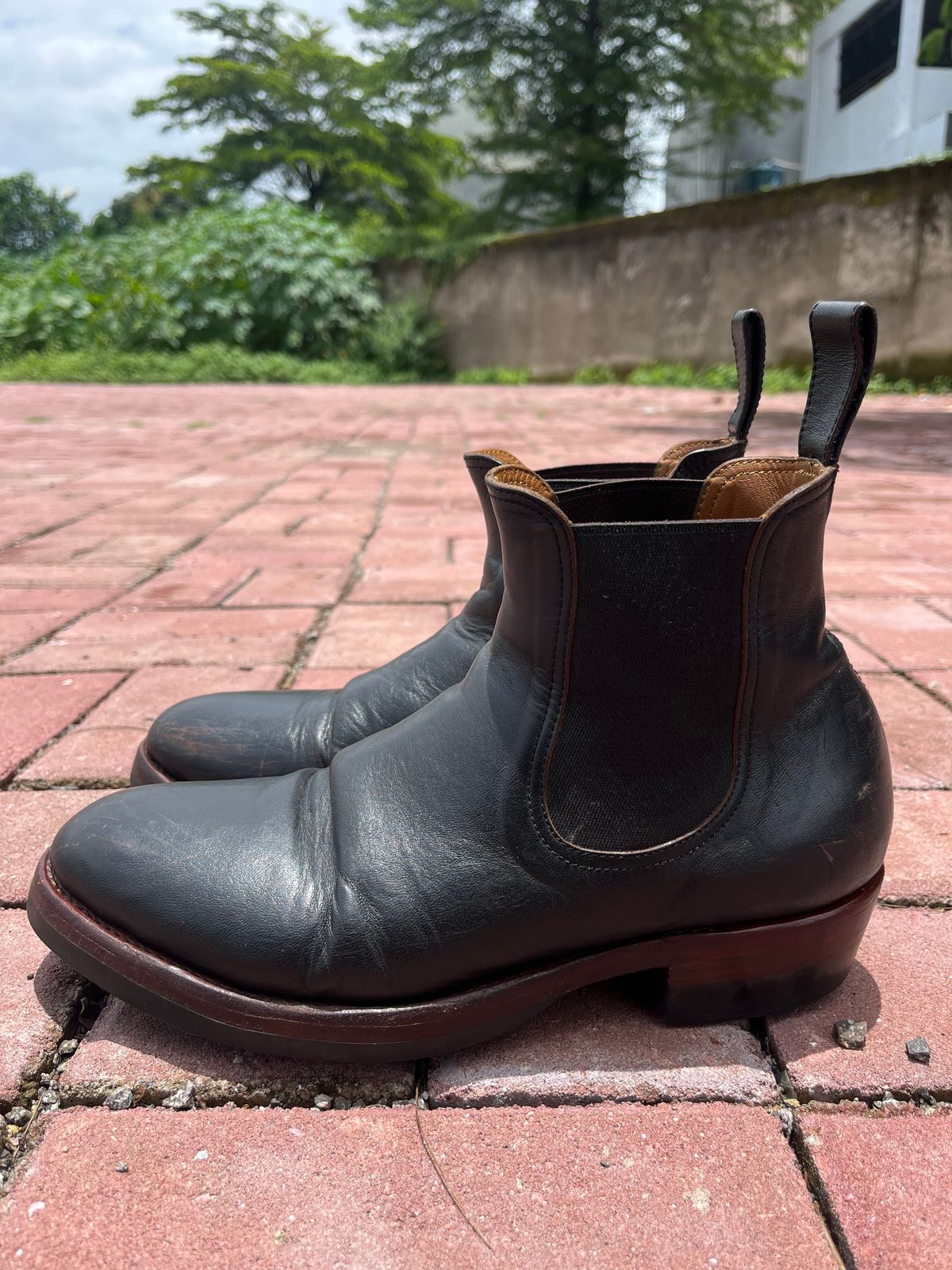 Photo by ArySaputra on March 3, 2026 of the Briselblack The Seventh Chelsea Boot in Shinki Black Teacore Horsebutt.