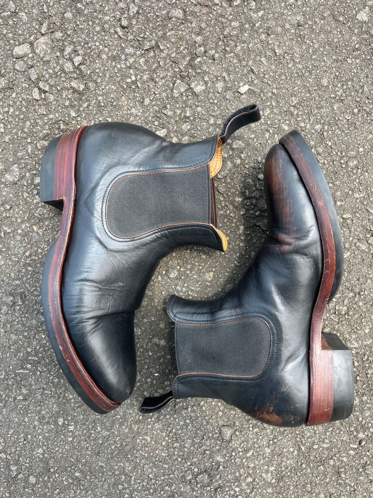 Photo by ArySaputra on April 3, 2026 of the Briselblack The Seventh Chelsea Boot in Shinki Black Teacore Horsebutt.