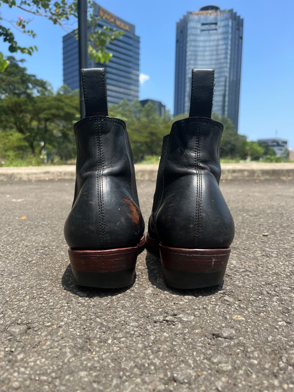 Photo by ArySaputra on April 3, 2026 of the Briselblack The Seventh Chelsea Boot in Shinki Black Teacore Horsebutt.