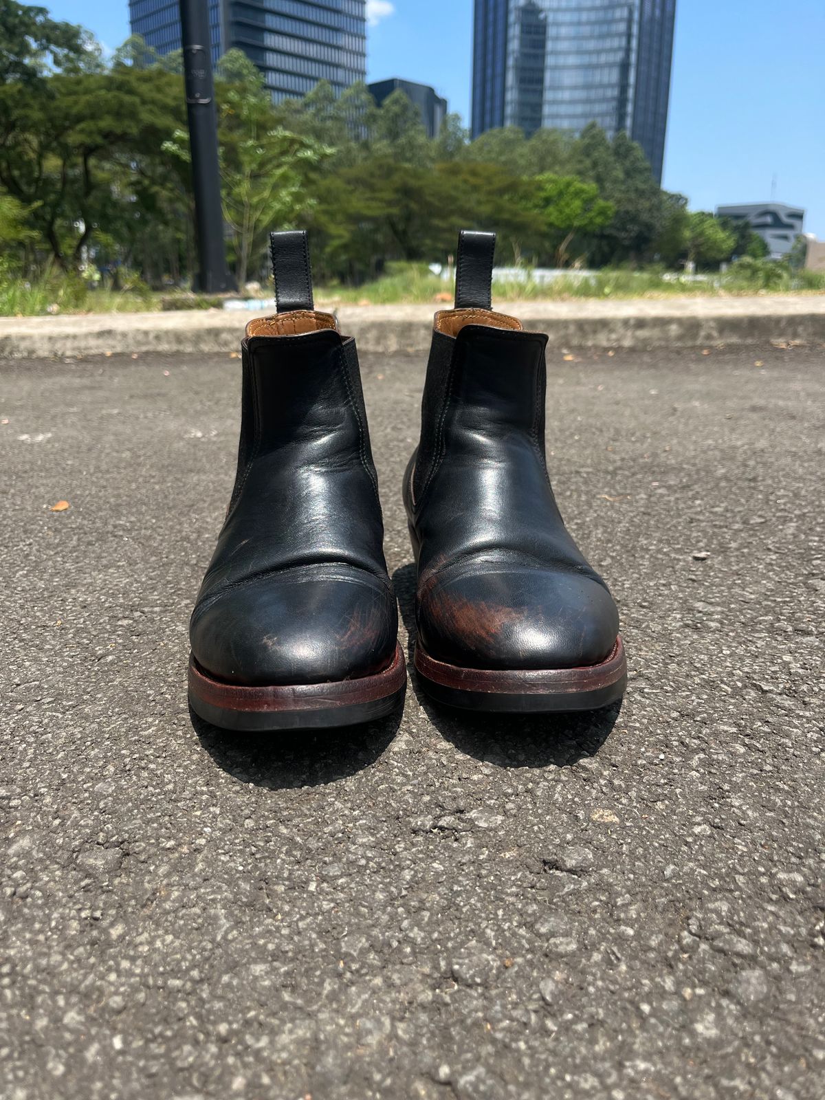 Photo by ArySaputra on April 3, 2026 of the Briselblack The Seventh Chelsea Boot in Shinki Black Teacore Horsebutt.