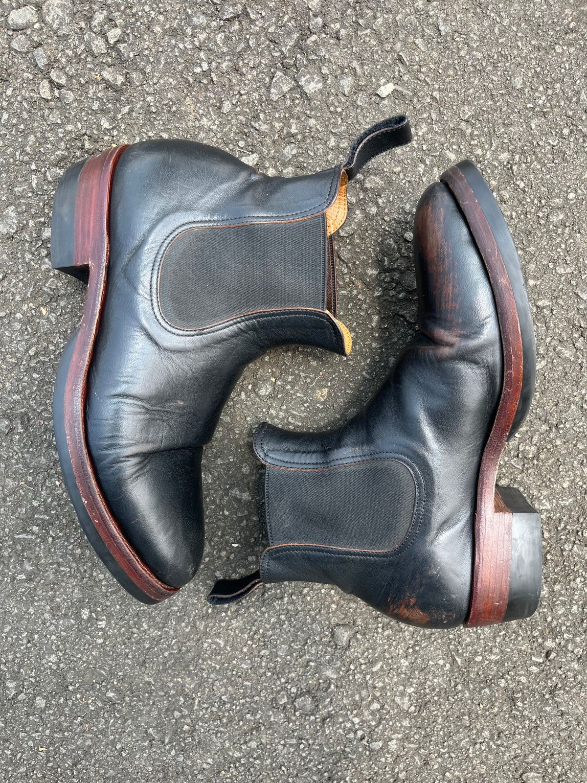 Photo by ArySaputra on April 3, 2026 of the Briselblack The Seventh Chelsea Boot in Shinki Black Teacore Horsebutt.