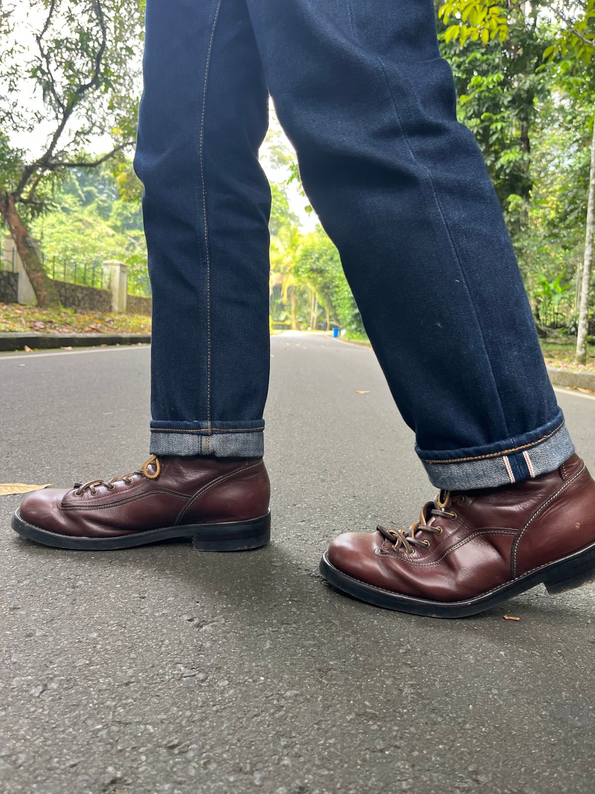 Photo by ArySaputra on May 10, 2025 of the Briselblack Custom Model in Indonesian Burgundy Pull Up.