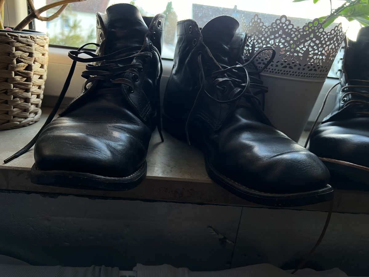 Photo by brunizam on February 25, 2024 of the Red Wing Merchant in S.B. Foot Ebony Harness.