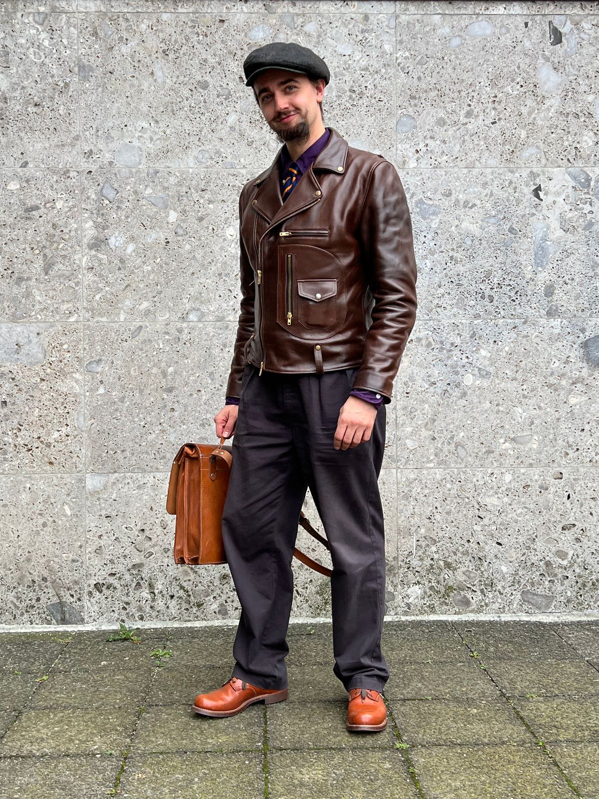 Photo by brunizam on October 10, 2024 of the Rugged West Rugged Rider in Two Tone Brown Steerhide & Black Cotton Liner.