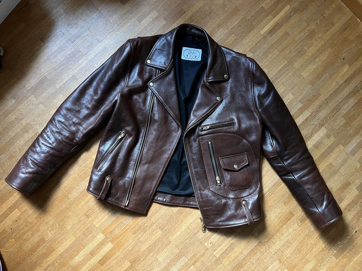 Photo by brunizam on May 15, 2025 of the Rugged West Rugged Rider in Two Tone Brown Steerhide & Black Cotton Liner.