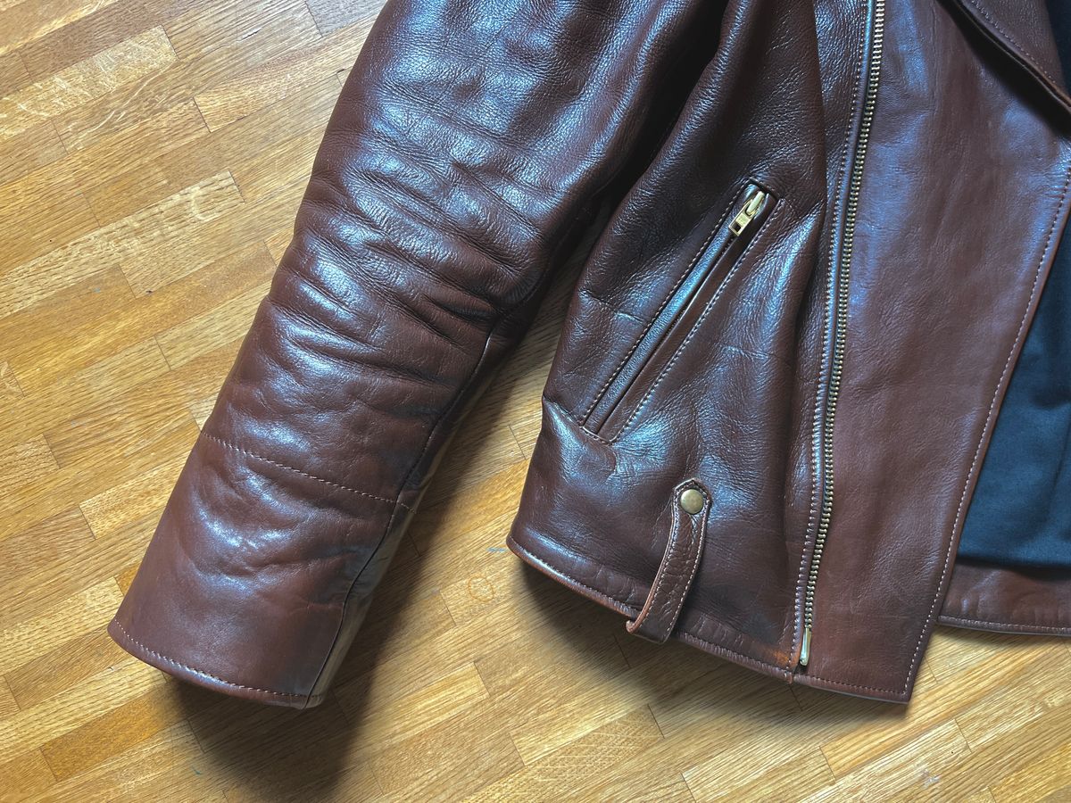 Photo by brunizam on May 15, 2025 of the Rugged West Rugged Rider in Two Tone Brown Steerhide & Black Cotton Liner.