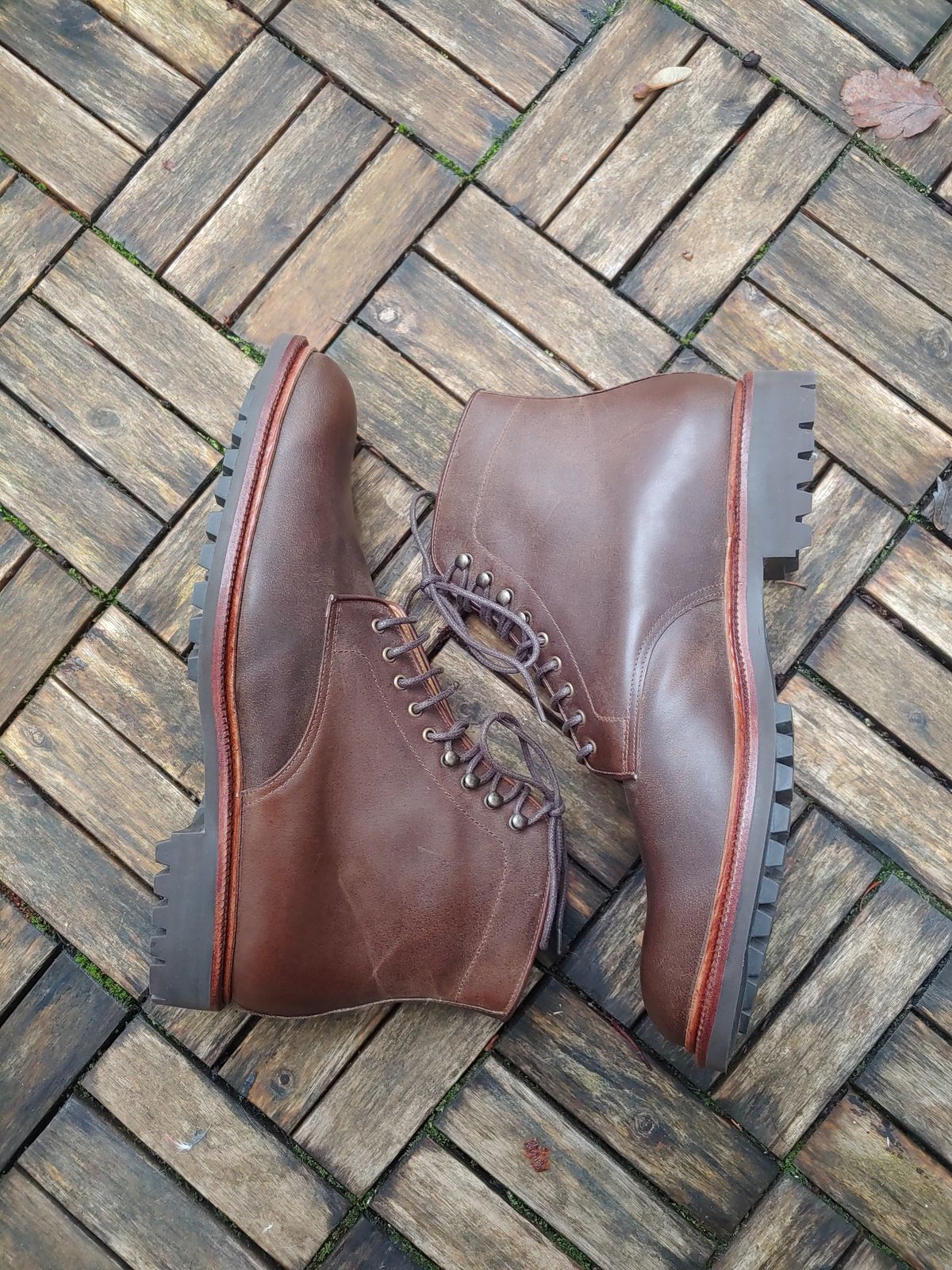 Photo by brunizam on October 1, 2022 of the Meermin Service Boot in Rust Waxy Calf.