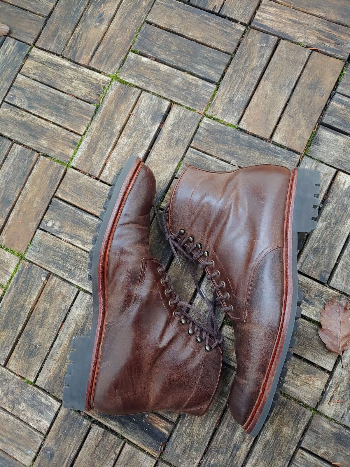 Photo by brunizam on November 2, 2022 of the Meermin Service Boot in Rust Waxy Calf.