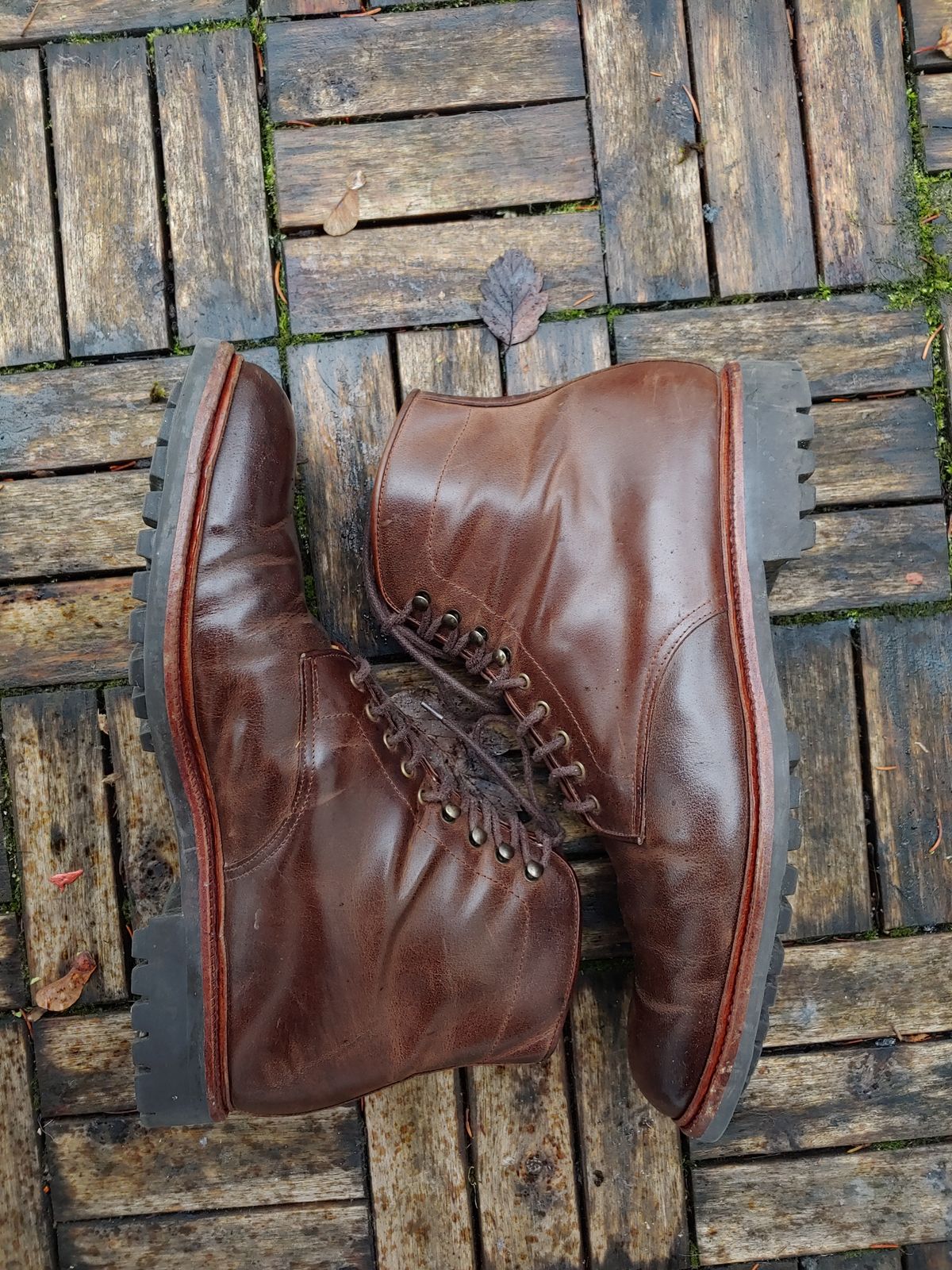 Photo by brunizam on December 2, 2022 of the Meermin Service Boot in Rust Waxy Calf.