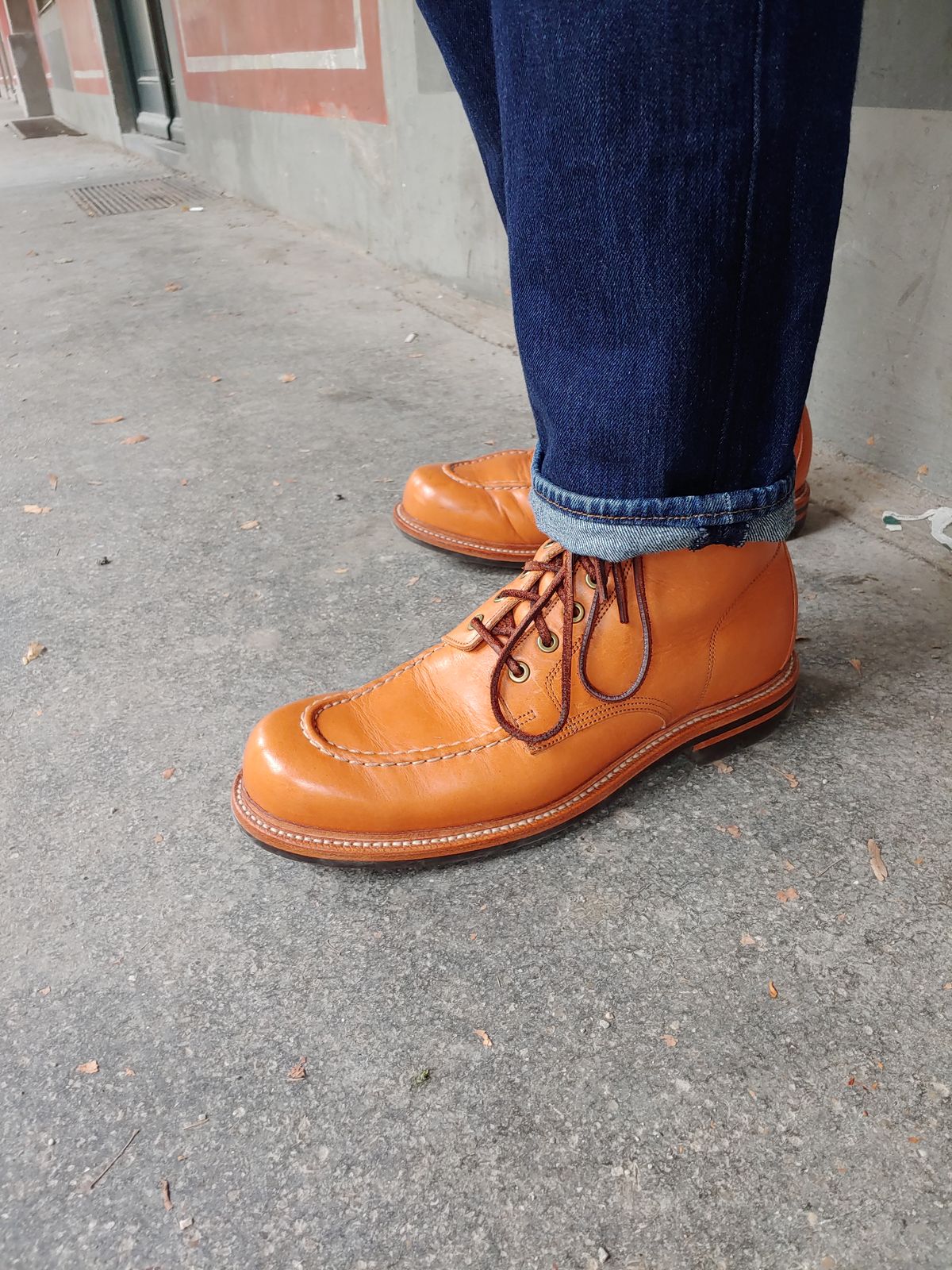 Photo by brunizam on July 27, 2023 of the Grant Stone Brass Boot in Horween Tan Essex.