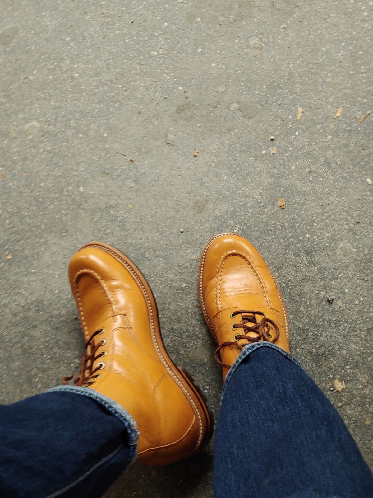 Photo by brunizam on July 27, 2023 of the Grant Stone Brass Boot in Horween Tan Essex.