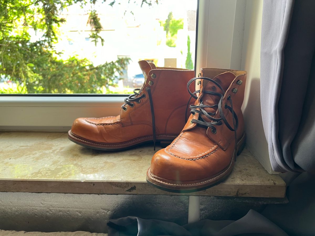 Photo by brunizam on May 5, 2024 of the Grant Stone Brass Boot in Horween Tan Essex.