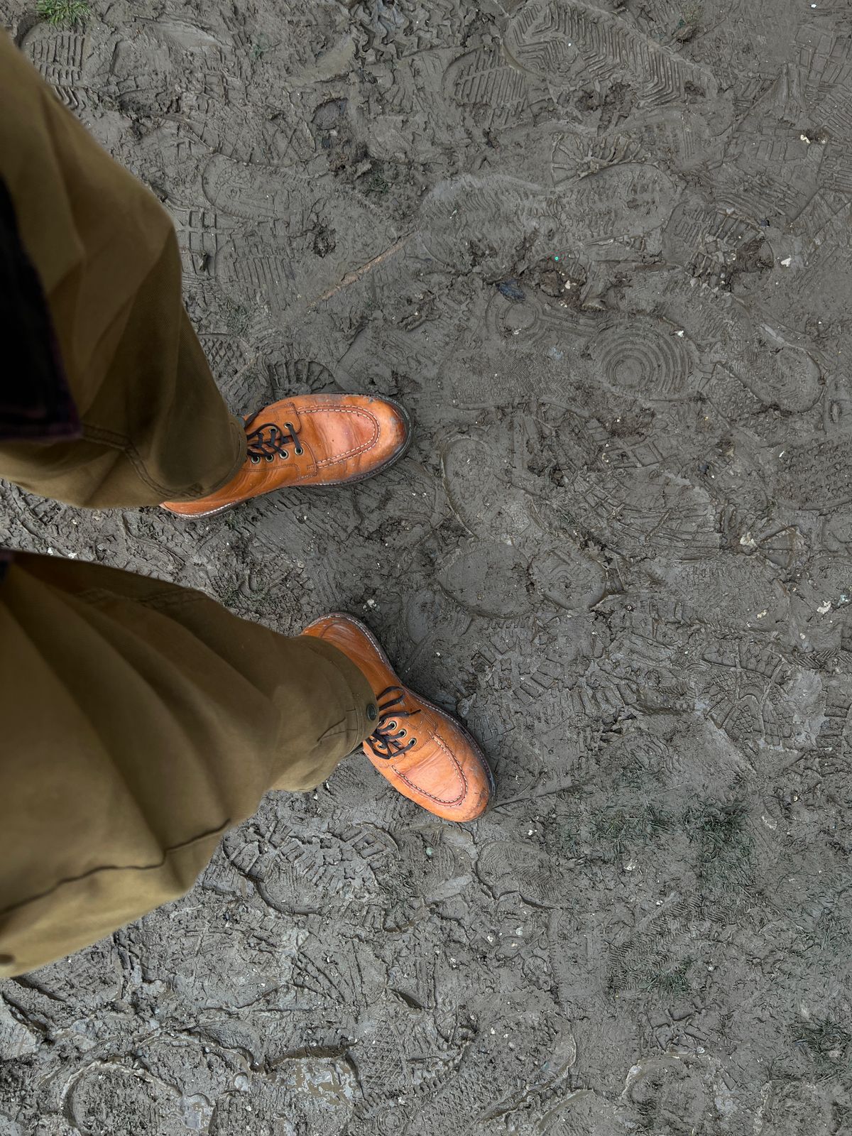 Photo by brunizam on June 7, 2025 of the Grant Stone Brass Boot in Horween Tan Essex.
