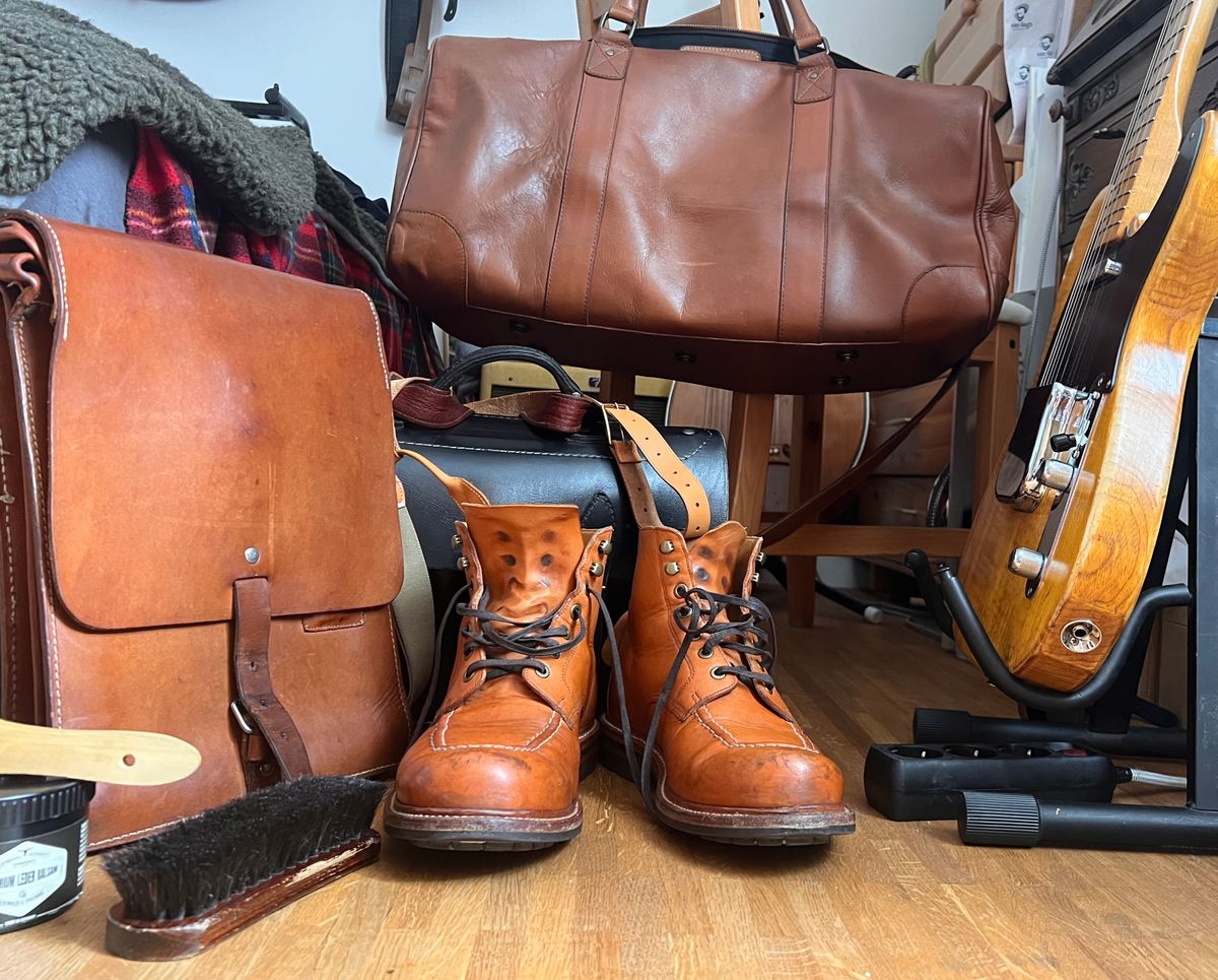 Photo by brunizam on June 16, 2025 of the Grant Stone Brass Boot in Horween Tan Essex.