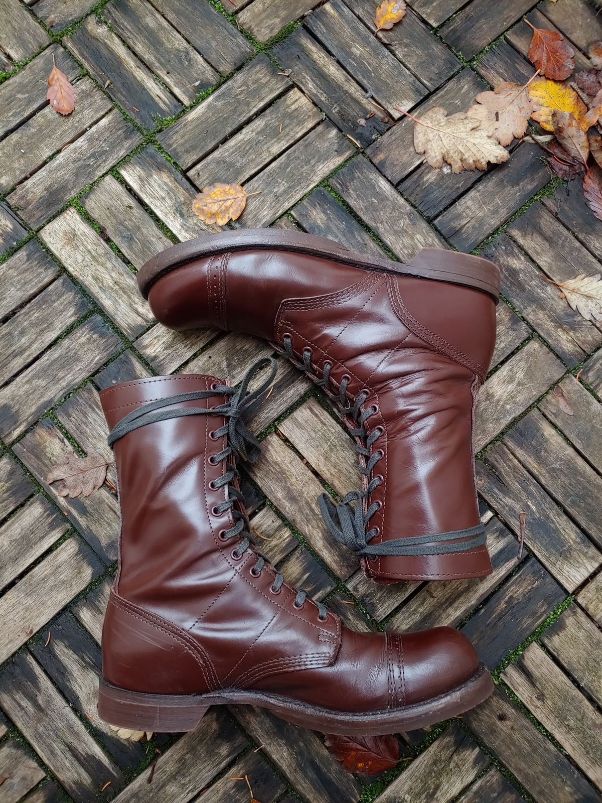 Photo by brunizam on November 2, 2023 of the Corcoran CV1511 in Performance "Spit Shine-able" leather.