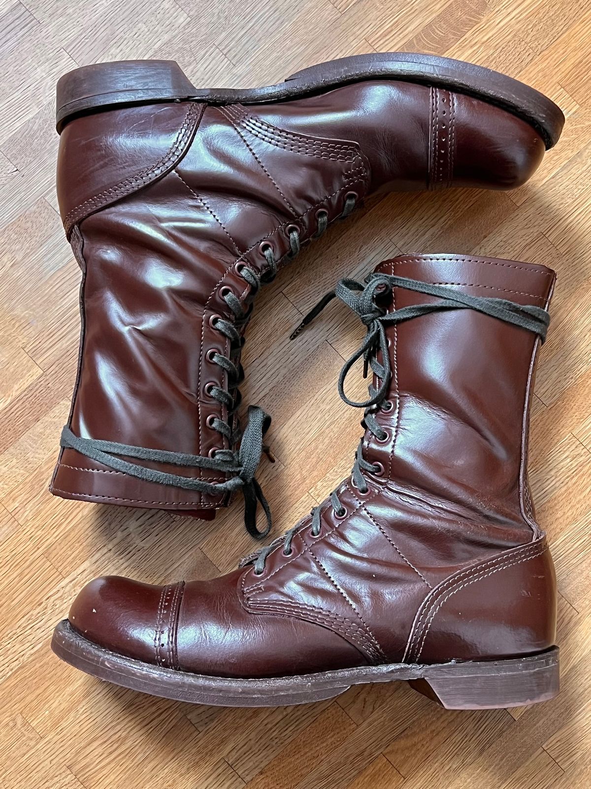 Photo by brunizam on December 2, 2023 of the Corcoran CV1511 in Performance "Spit Shine-able" leather.