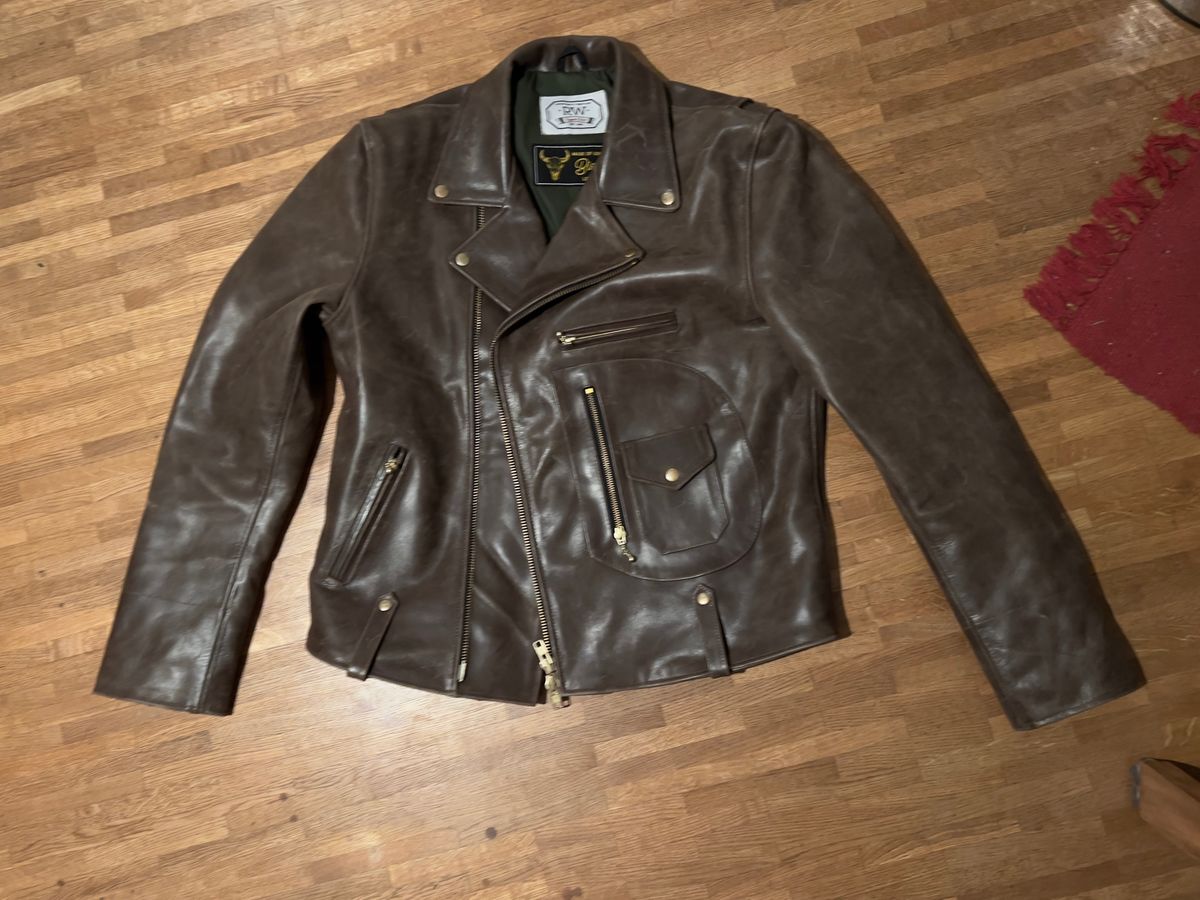 Photo by brunizam on November 11, 2024 of the Rugged West Rugged Rider 2.0 in Oil Brown Bison & Green Cotton Liner.