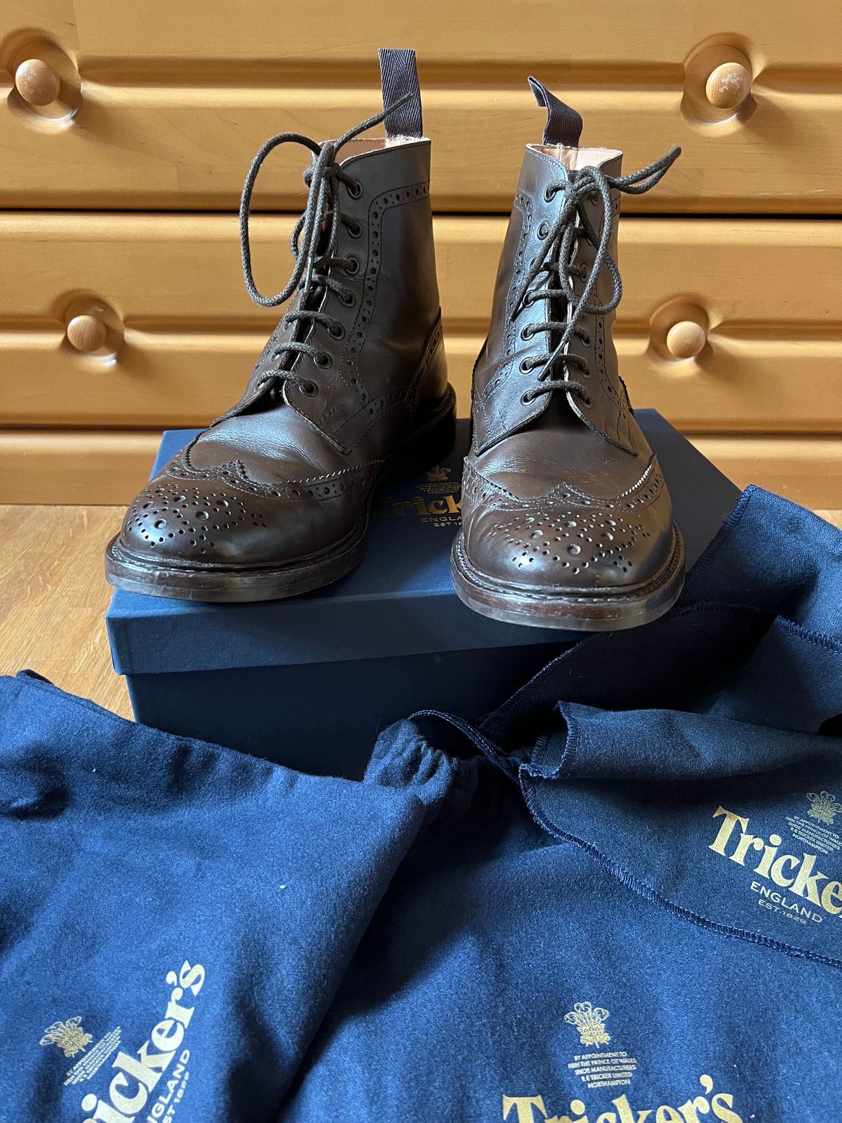 Photo by brunizam on January 3, 2024 of the Tricker's Stow Country Boot in Espresso Burnished Calf.