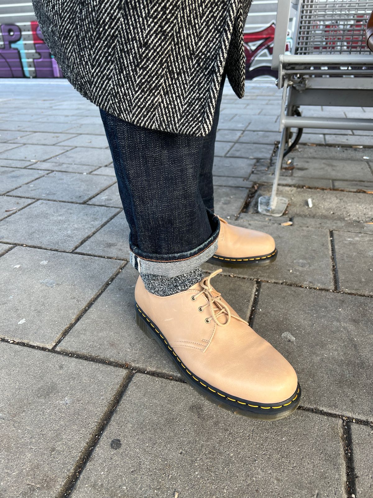 Photo by brunizam on January 7, 2025 of the Dr. Martens 1461 in Carrara Baige.