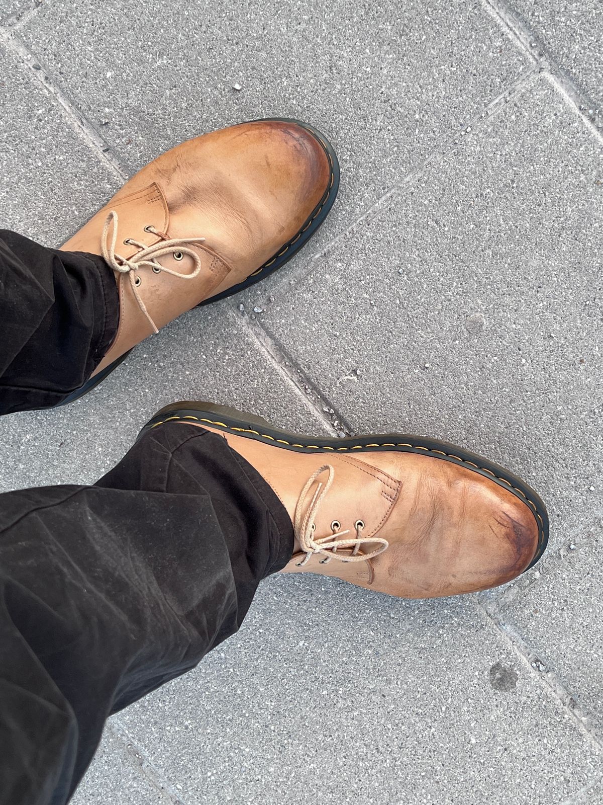 Photo by brunizam on May 30, 2026 of the Dr. Martens 1461 in Carrara Baige.