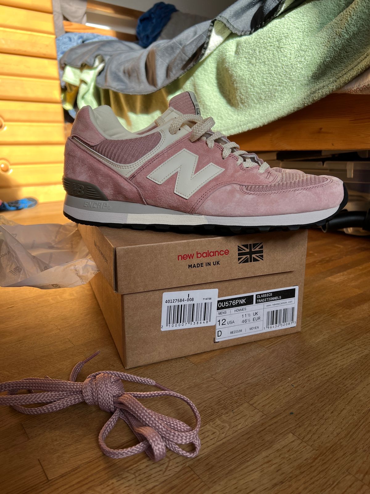 Photo by brunizam on January 7, 2025 of the New Balance OU 576 PNK in Pink Pig Suede.