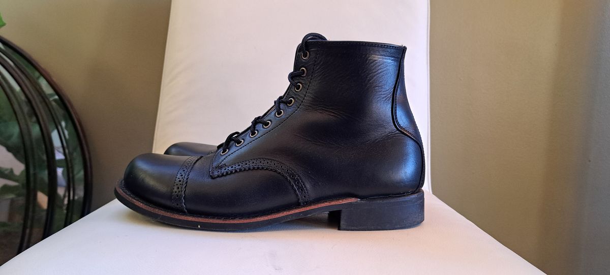 Photo by Roflround on November 3, 2024 of the Canada West Boots Canada West Boots / WM. Moorby 2821 in Horween Black Chromexcel.