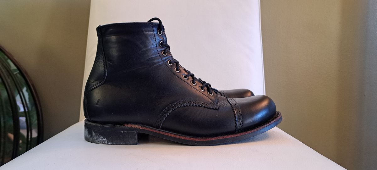 Photo by Roflround on November 3, 2024 of the Canada West Boots Canada West Boots / WM. Moorby 2821 in Horween Black Chromexcel.