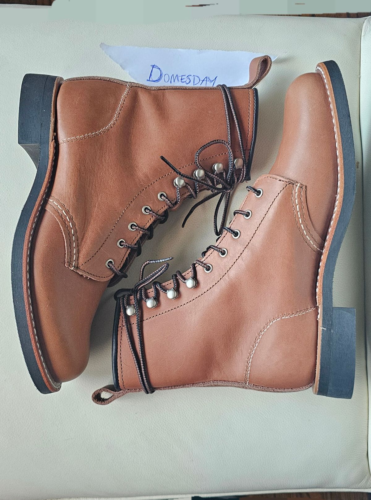 Photo by Roflround on October 2, 2024 of the Red Wing Silversmith in S.B. Foot Mocha.