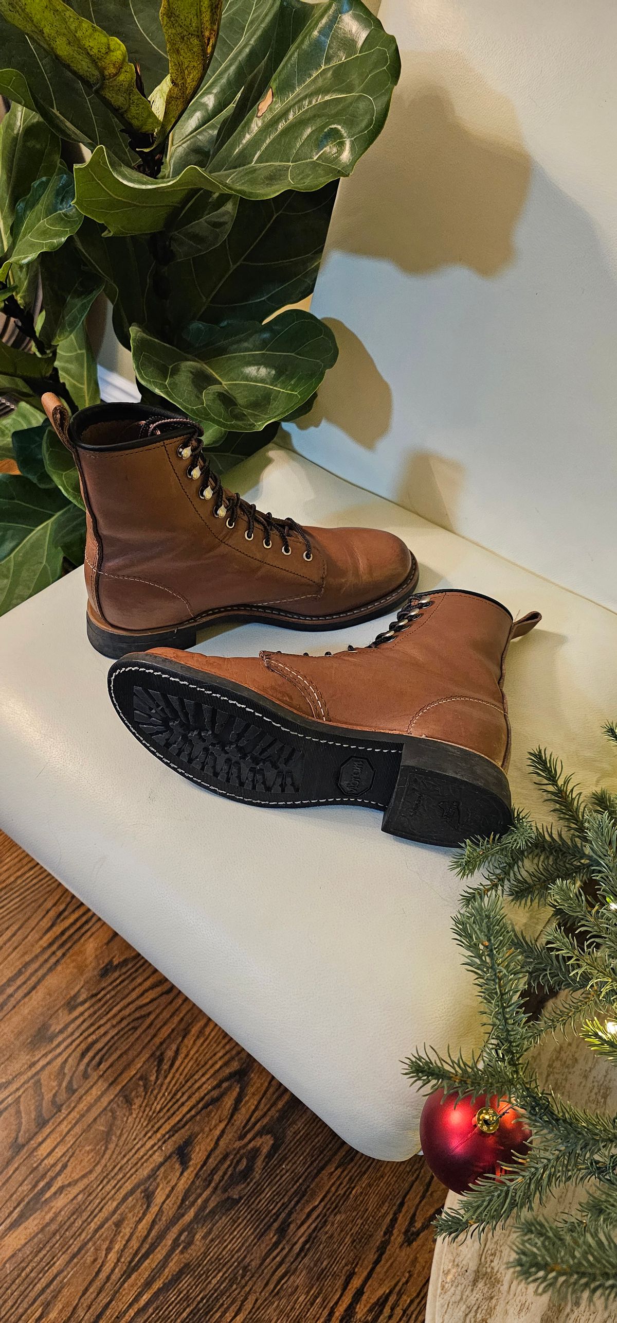 Photo by Roflround on December 6, 2024 of the Red Wing Silversmith in S.B. Foot Mocha.