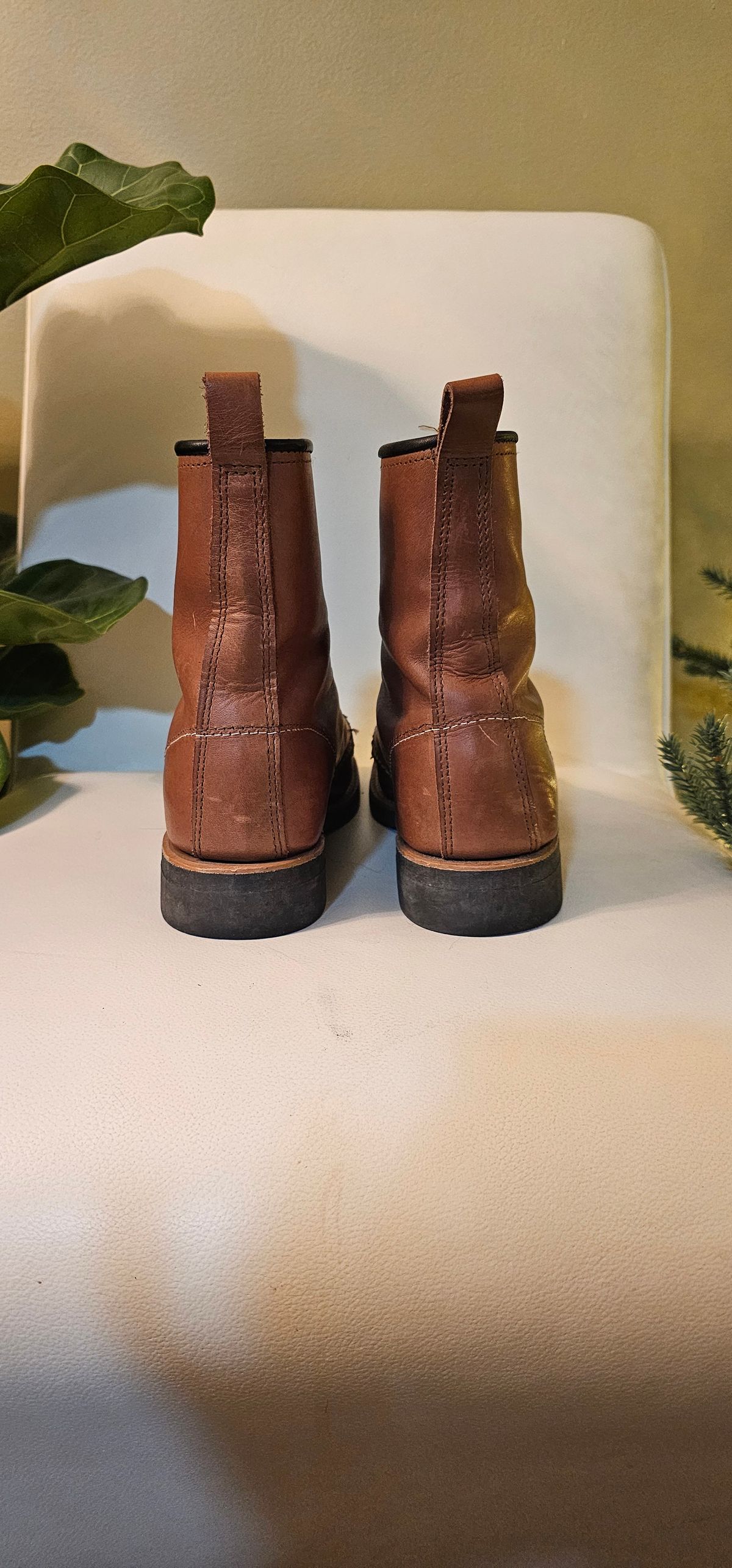 Photo by Roflround on December 6, 2024 of the Red Wing Silversmith in S.B. Foot Mocha.