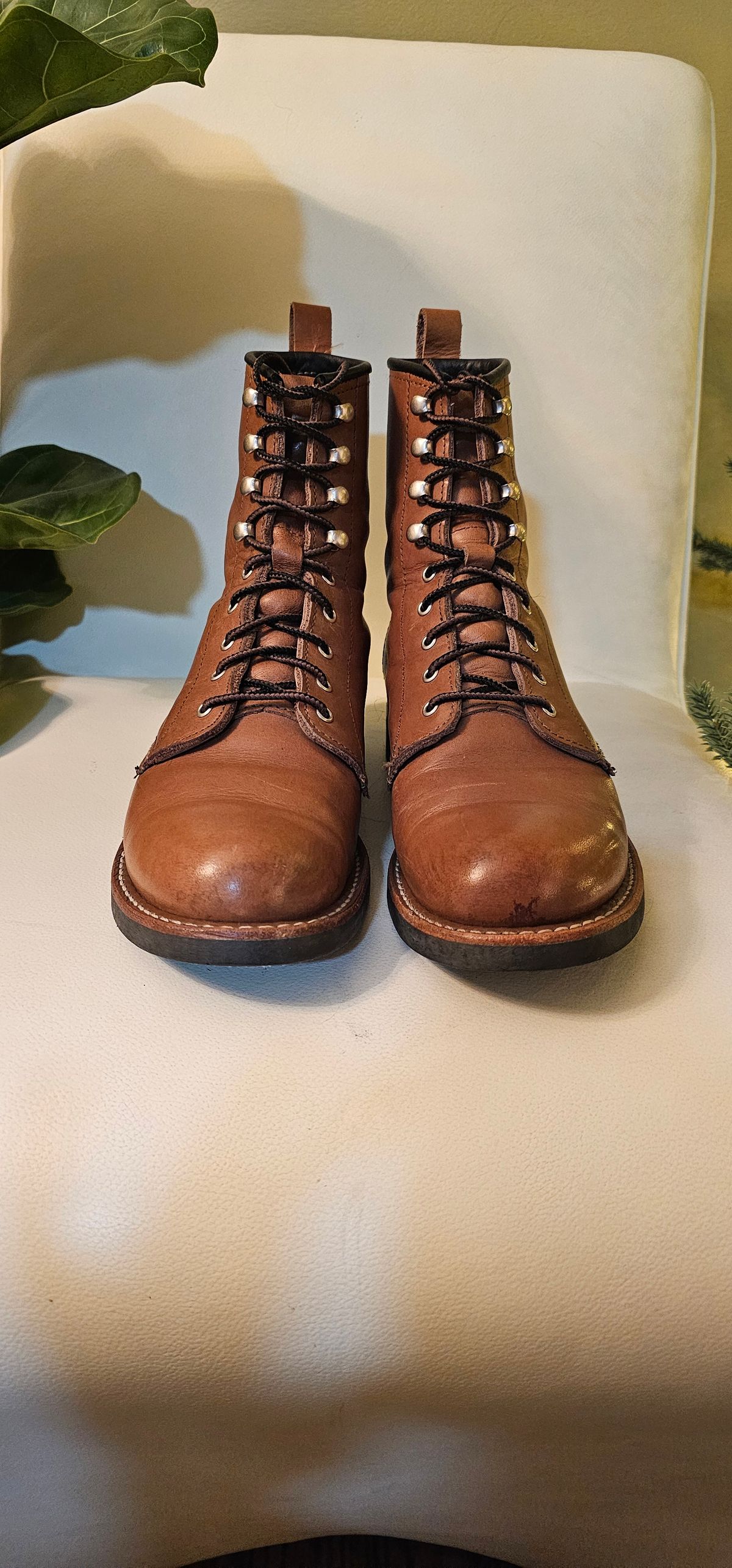 Photo by Roflround on December 6, 2024 of the Red Wing Silversmith in S.B. Foot Mocha.
