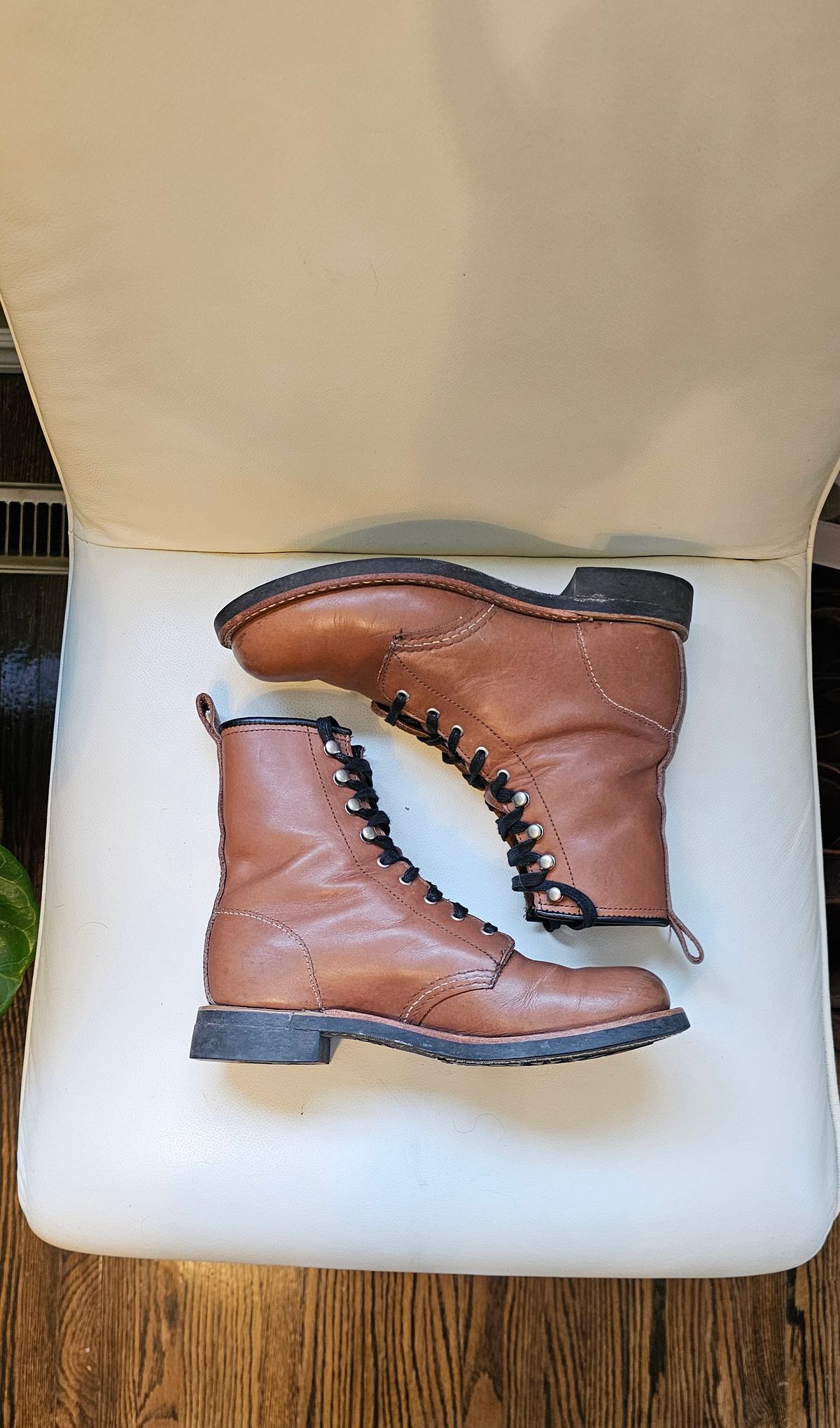 Photo by Roflround on January 5, 2025 of the Red Wing Silversmith in S.B. Foot Mocha.