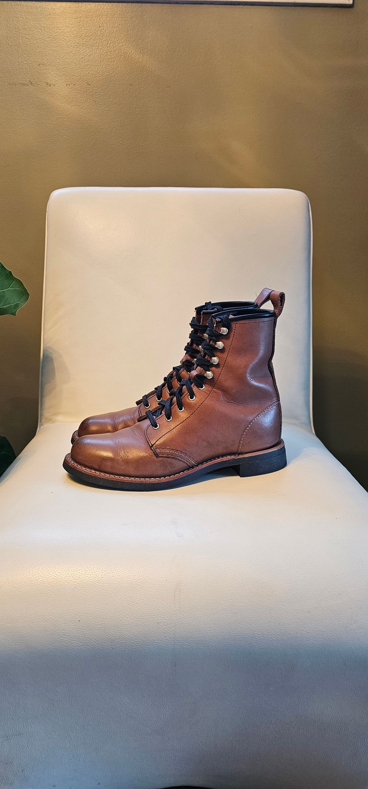 Photo by Roflround on February 3, 2025 of the Red Wing Silversmith in S.B. Foot Mocha.