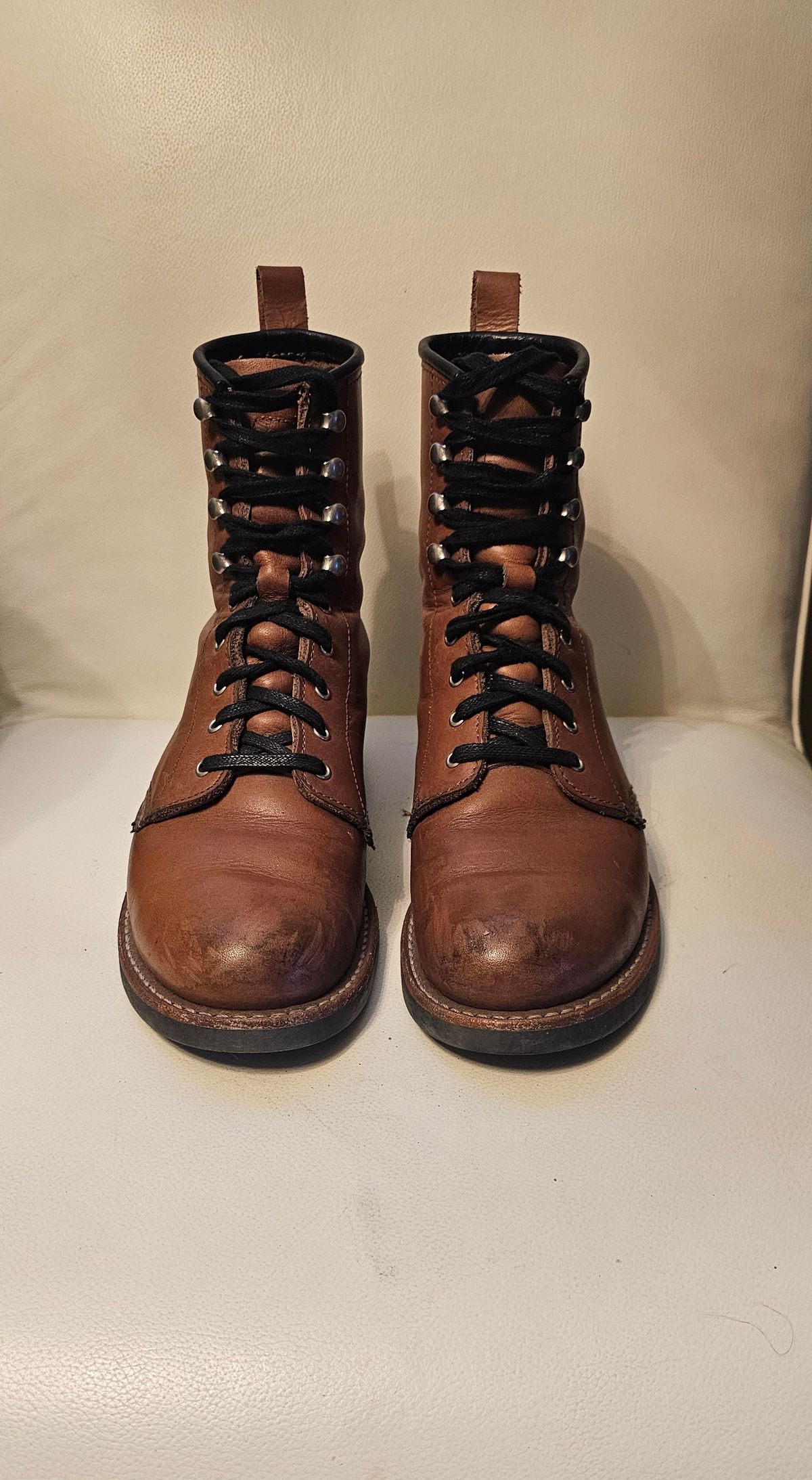 Photo by Roflround on March 6, 2025 of the Red Wing Silversmith in S.B. Foot Mocha.