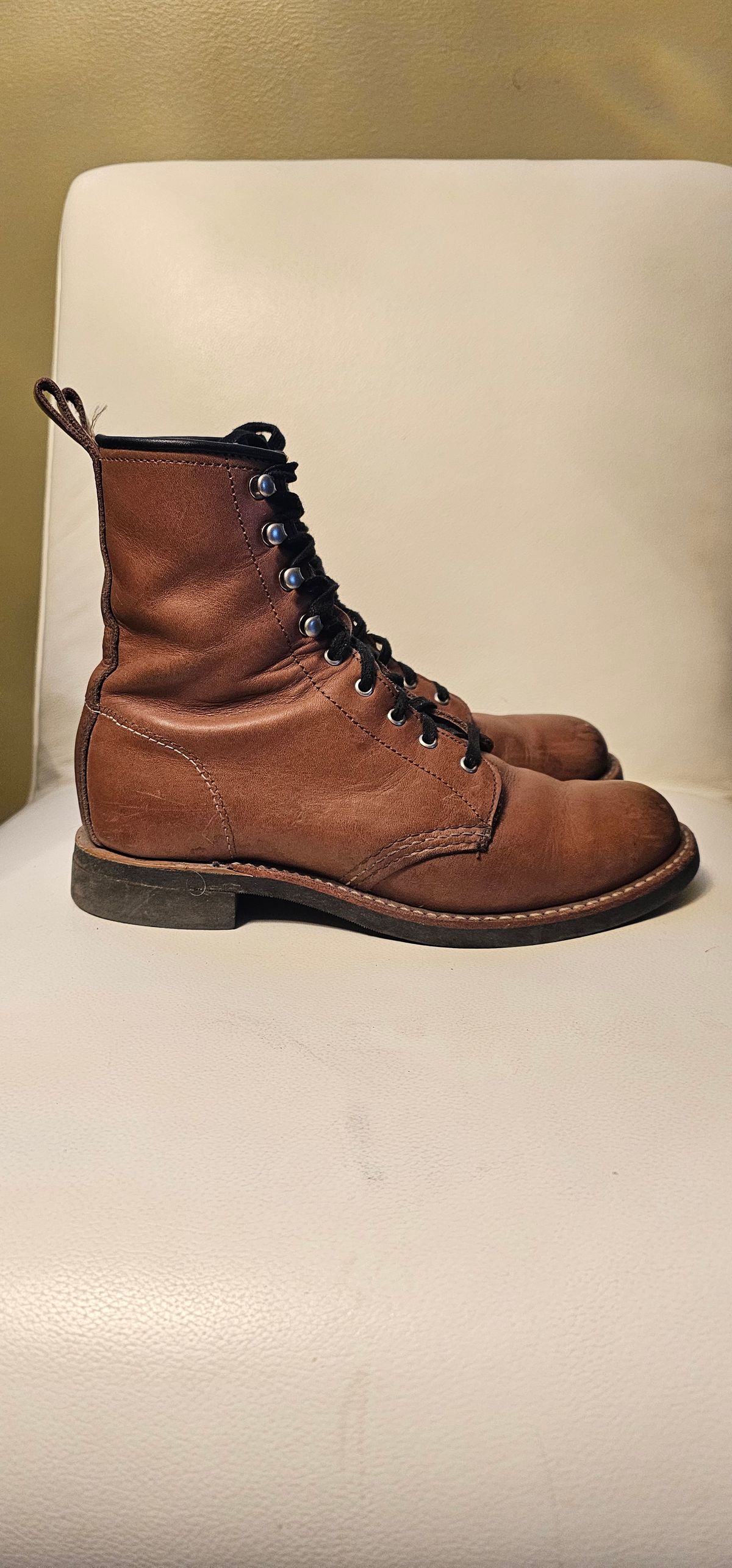 Photo by Roflround on March 6, 2025 of the Red Wing Silversmith in S.B. Foot Mocha.