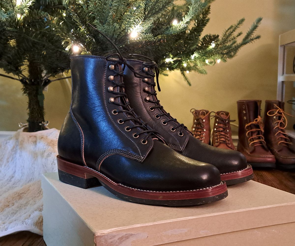 Photo by Roflround on December 3, 2024 of the Jakkrabbits Officer Boots in Natural Hand Dyed Black (Veg Tanned).