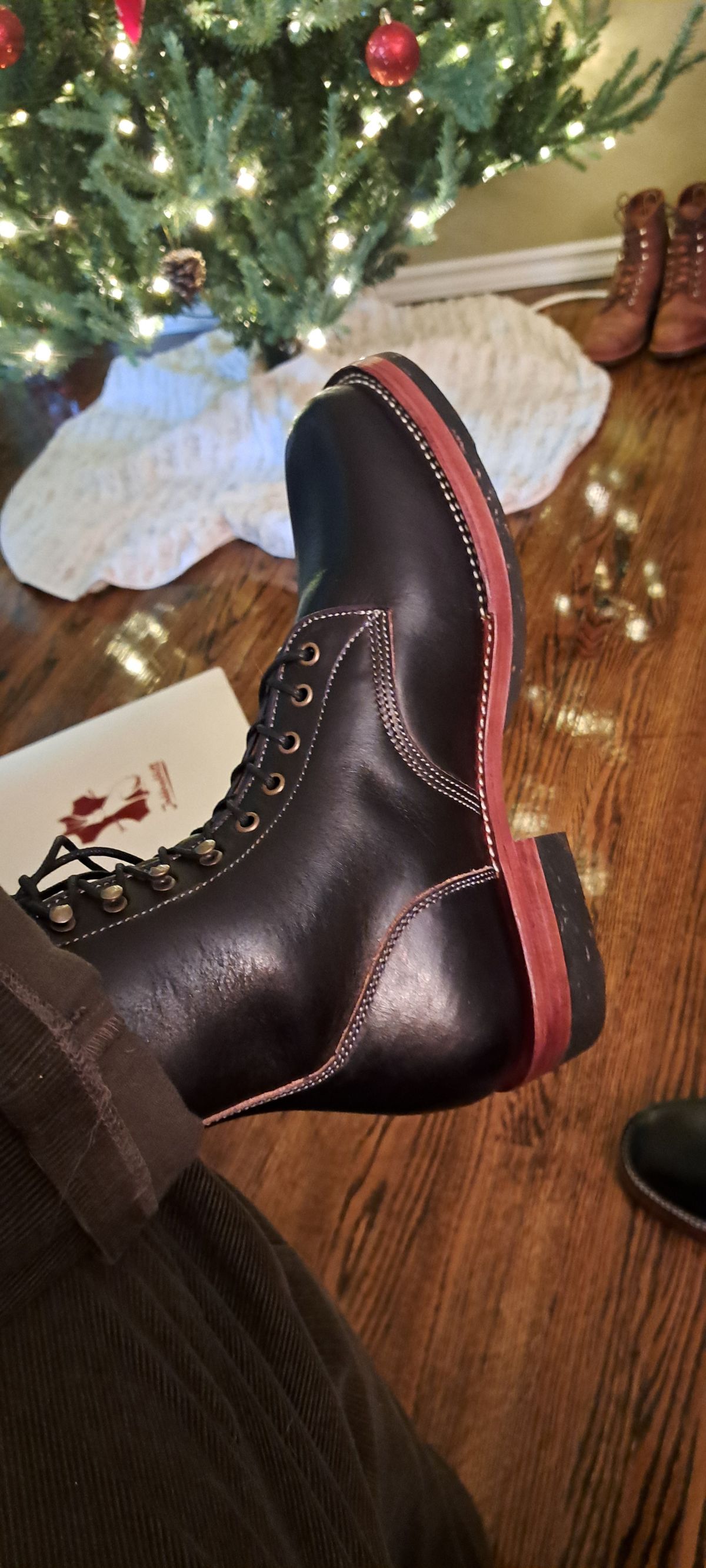 Photo by Roflround on December 3, 2024 of the Jakkrabbits Officer Boots in Natural Hand Dyed Black (Veg Tanned).