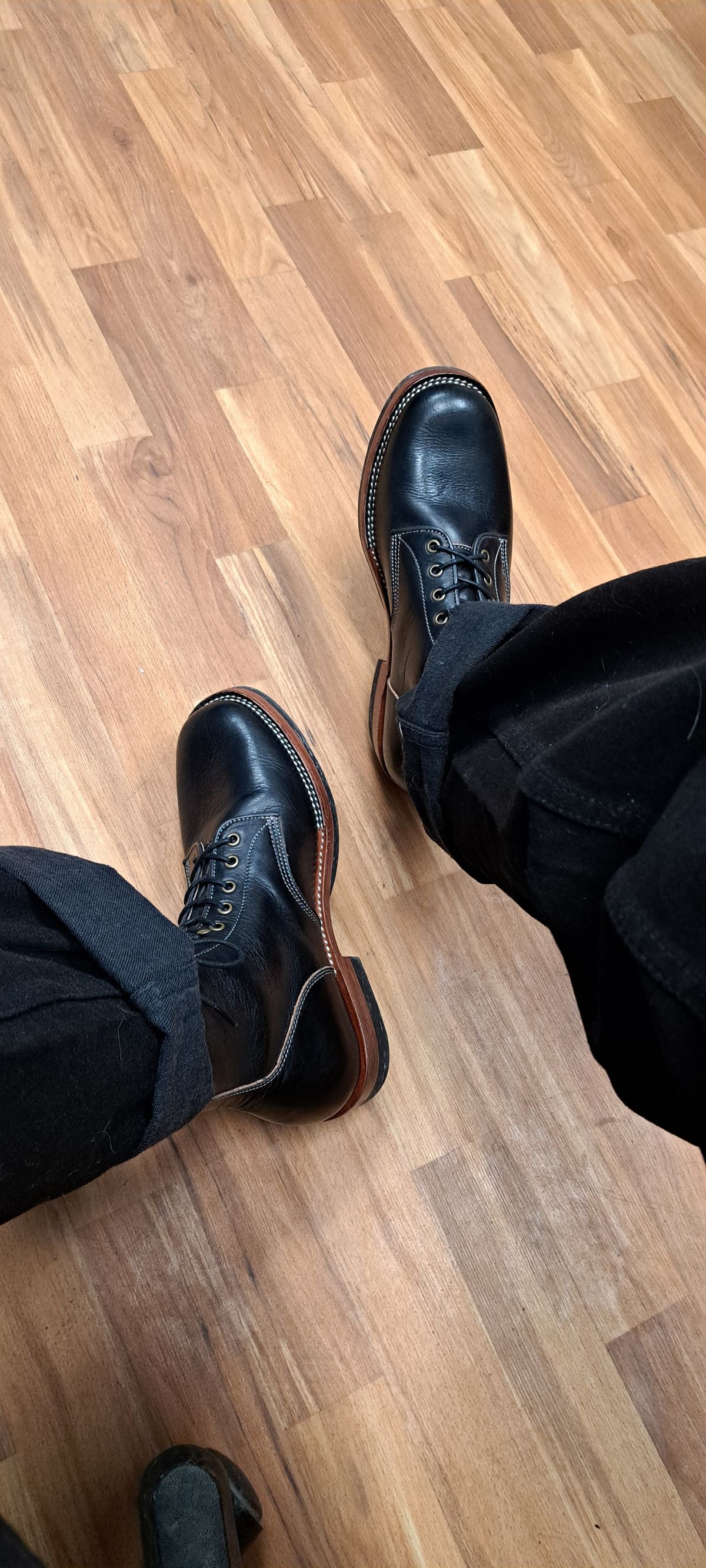 Photo by Roflround on December 7, 2024 of the Jakkrabbits Officer Boots in Natural Hand Dyed Black (Veg Tanned).