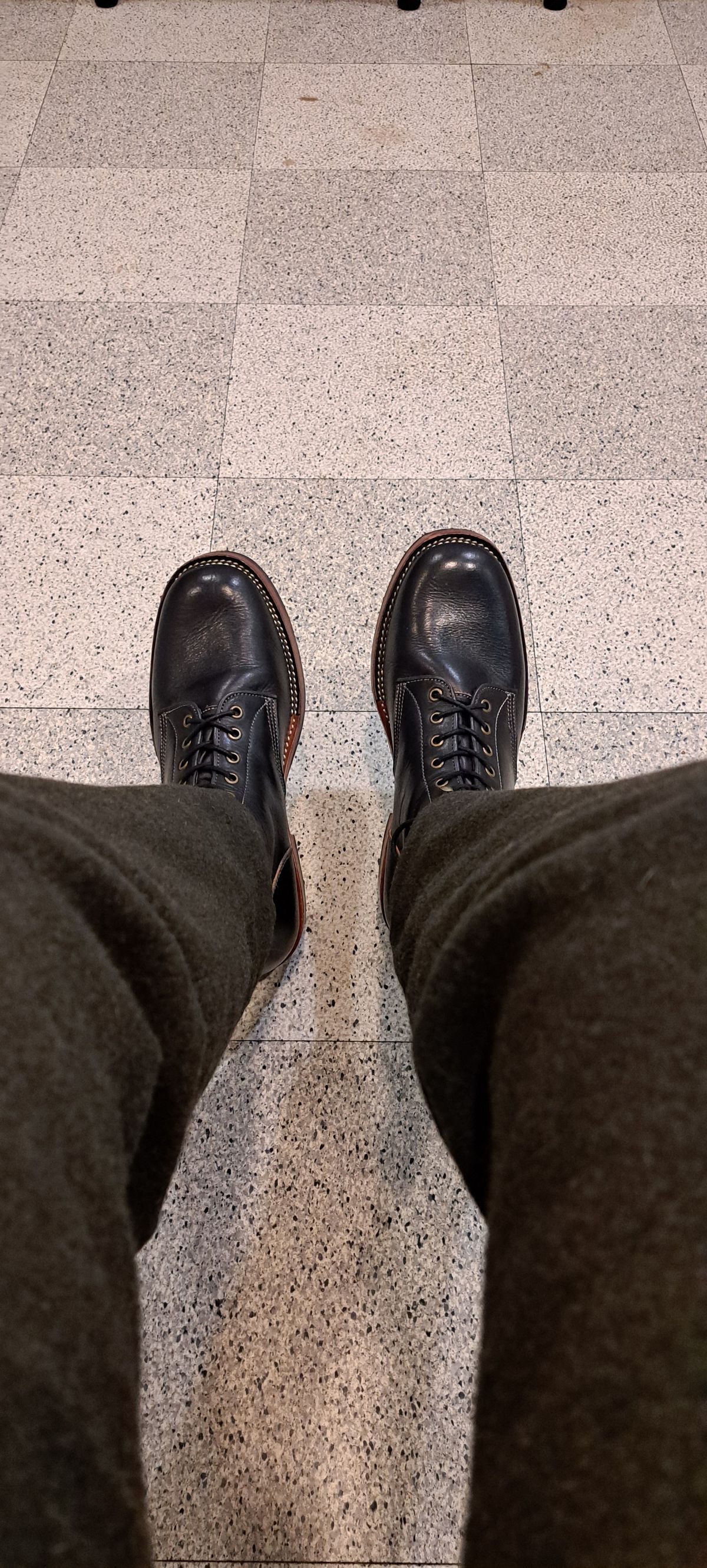 Photo by Roflround on December 13, 2024 of the Jakkrabbits Officer Boots in Natural Hand Dyed Black (Veg Tanned).