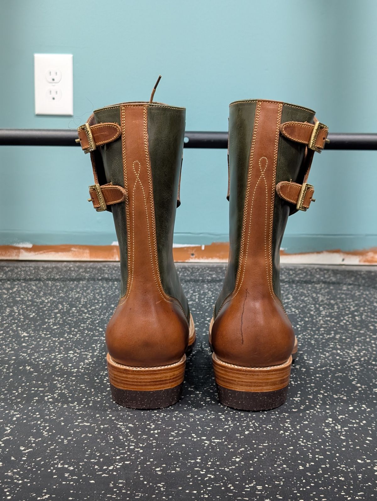 Photo by Roflround on October 1, 2025 of the Fortis Boots Custom Model in Indonesian Medium Brown Pull Up & Indonesian Olive.