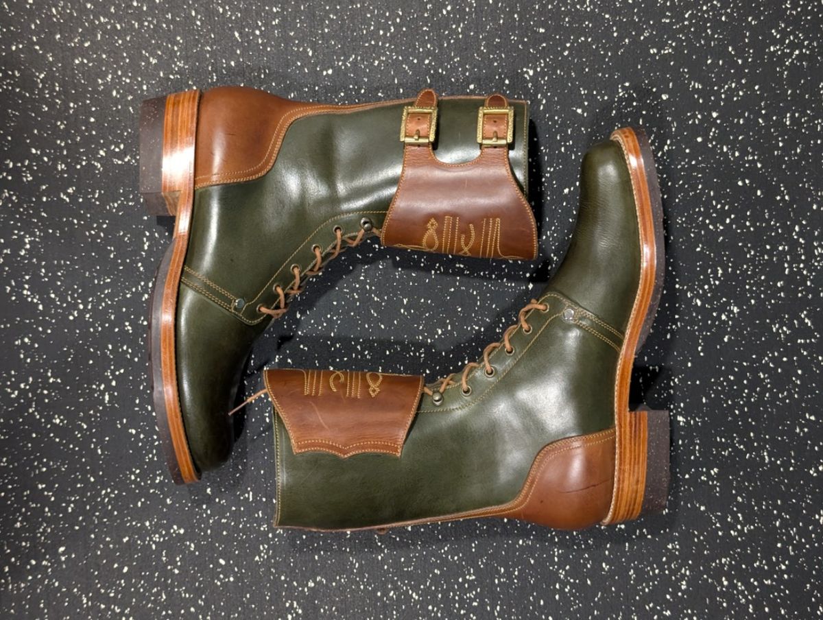 Photo by Roflround on October 1, 2025 of the Fortis Boots Custom Model in Indonesian Medium Brown Pull Up & Indonesian Olive.