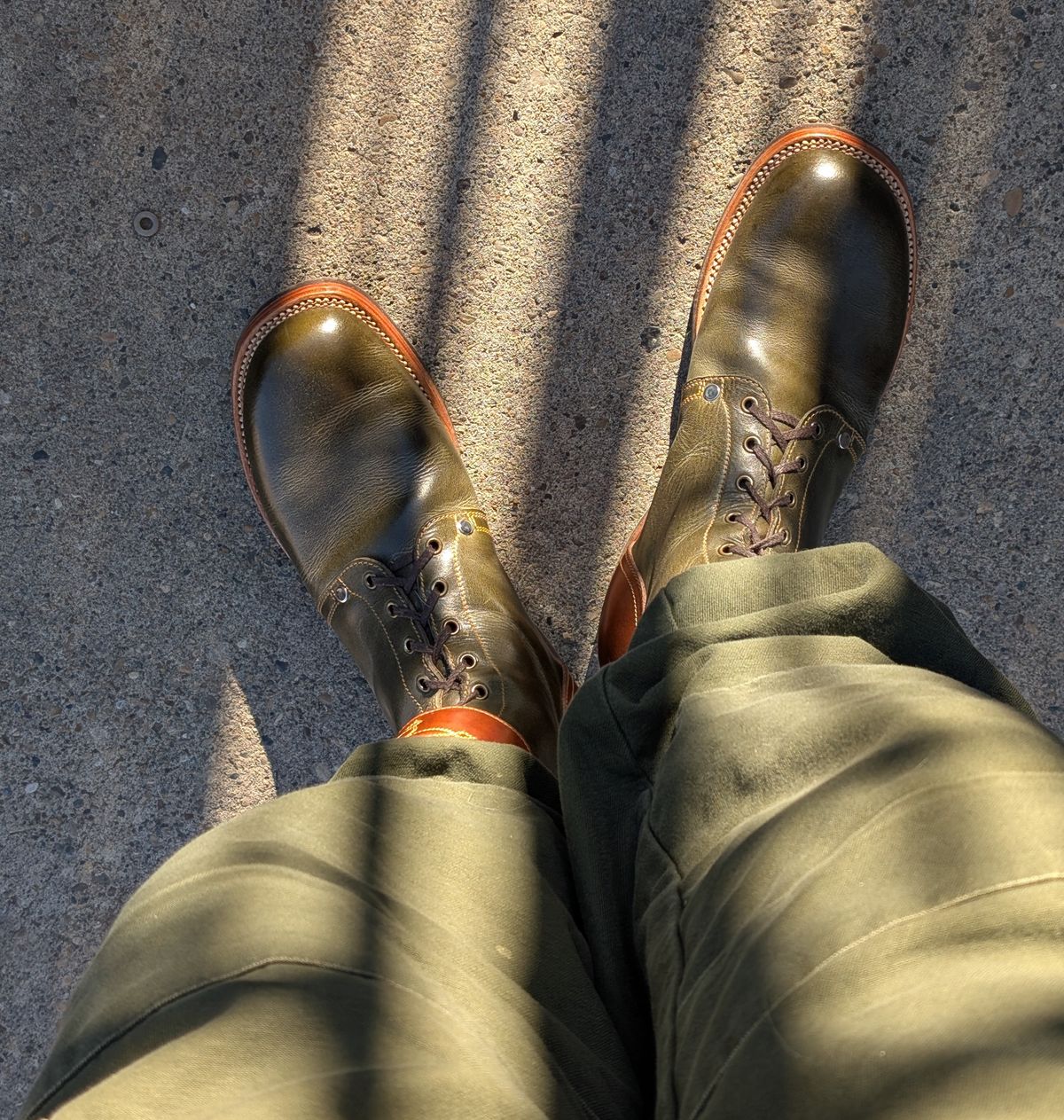 Photo by Roflround on October 22, 2025 of the Fortis Boots Custom Model in Indonesian Medium Brown Pull Up & Indonesian Olive.