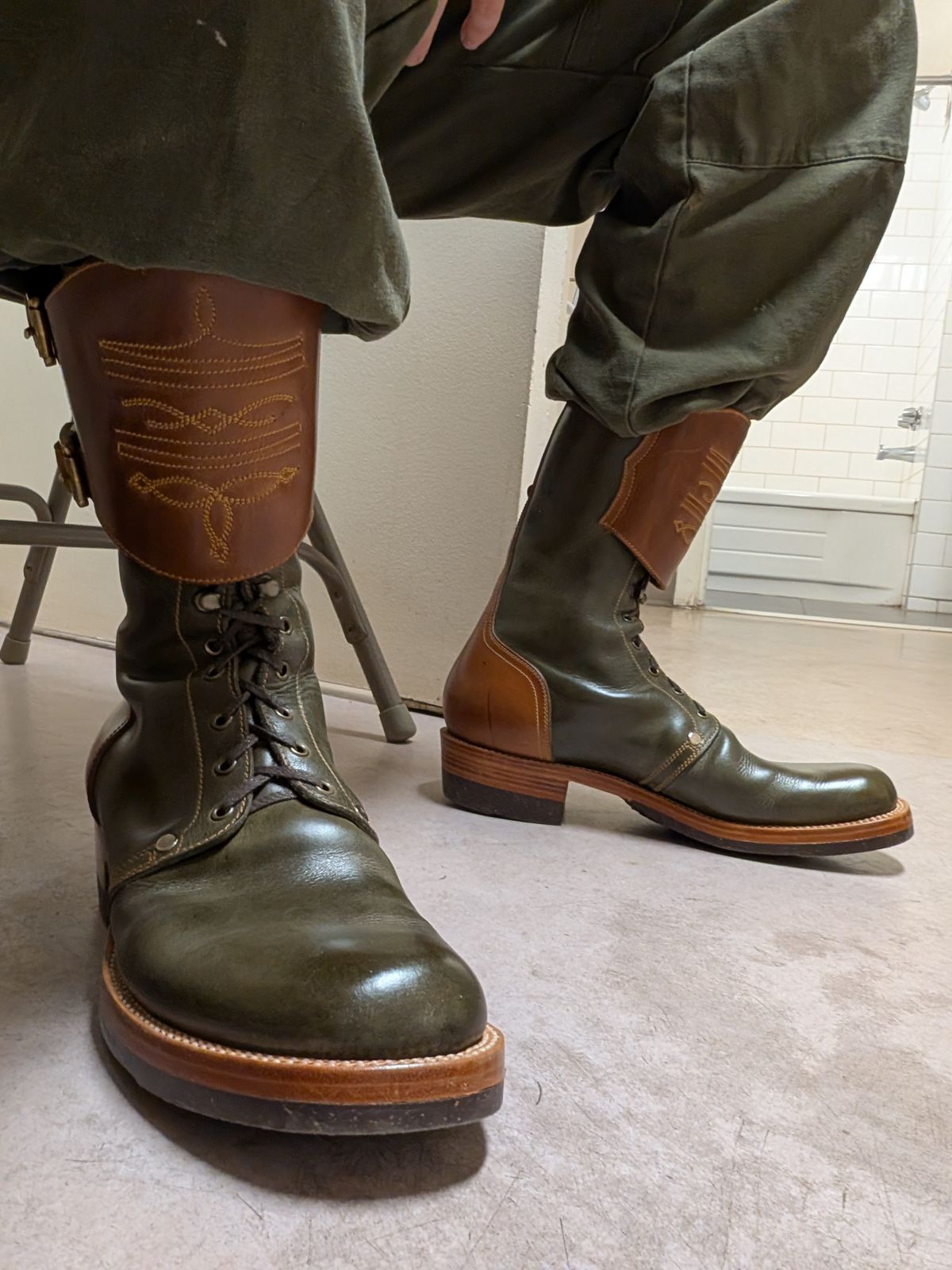 Photo by Roflround on October 22, 2025 of the Fortis Boots Custom Model in Indonesian Medium Brown Pull Up & Indonesian Olive.
