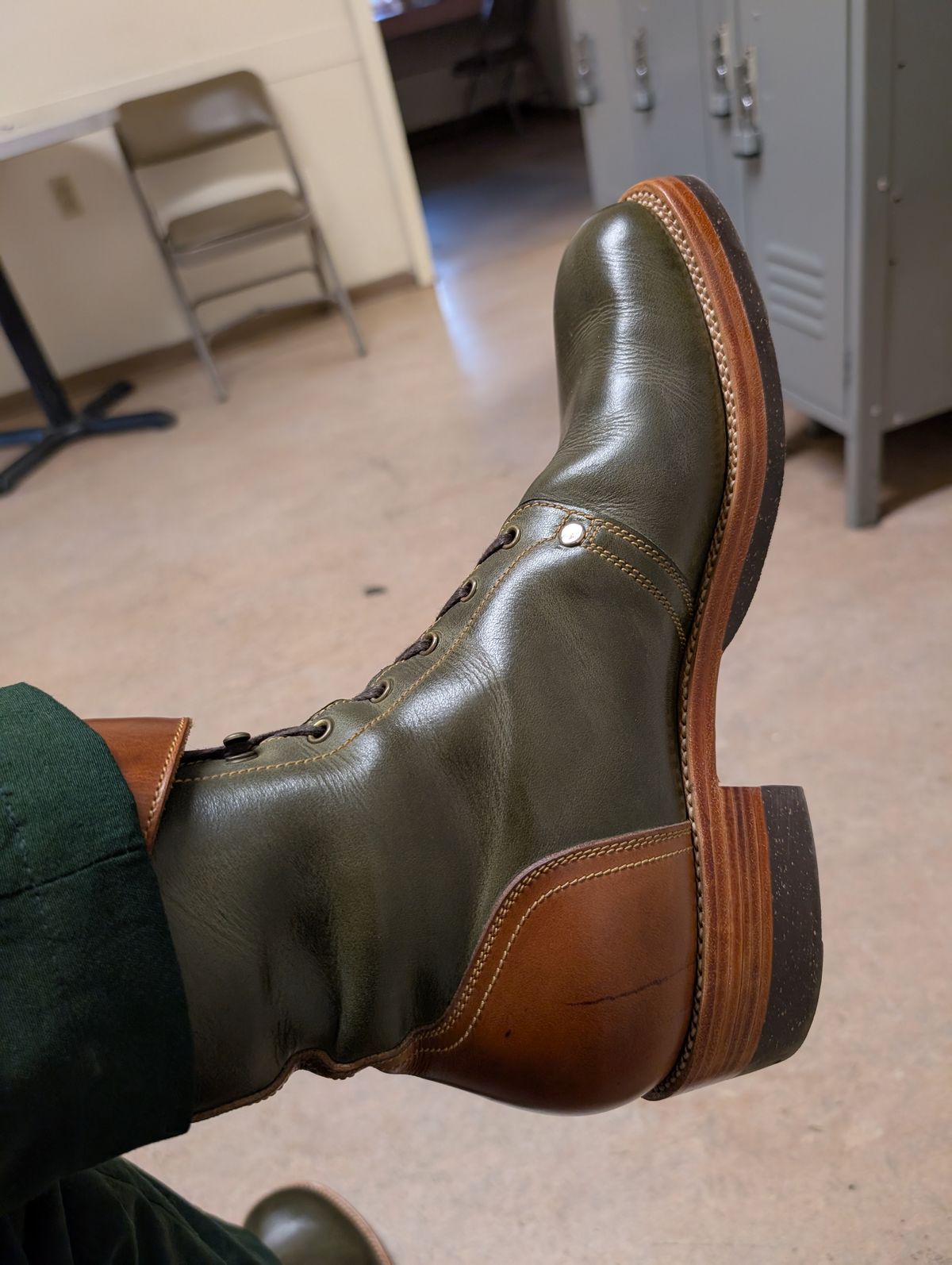 Photo by Roflround on October 24, 2025 of the Fortis Boots Custom Model in Indonesian Medium Brown Pull Up & Indonesian Olive.